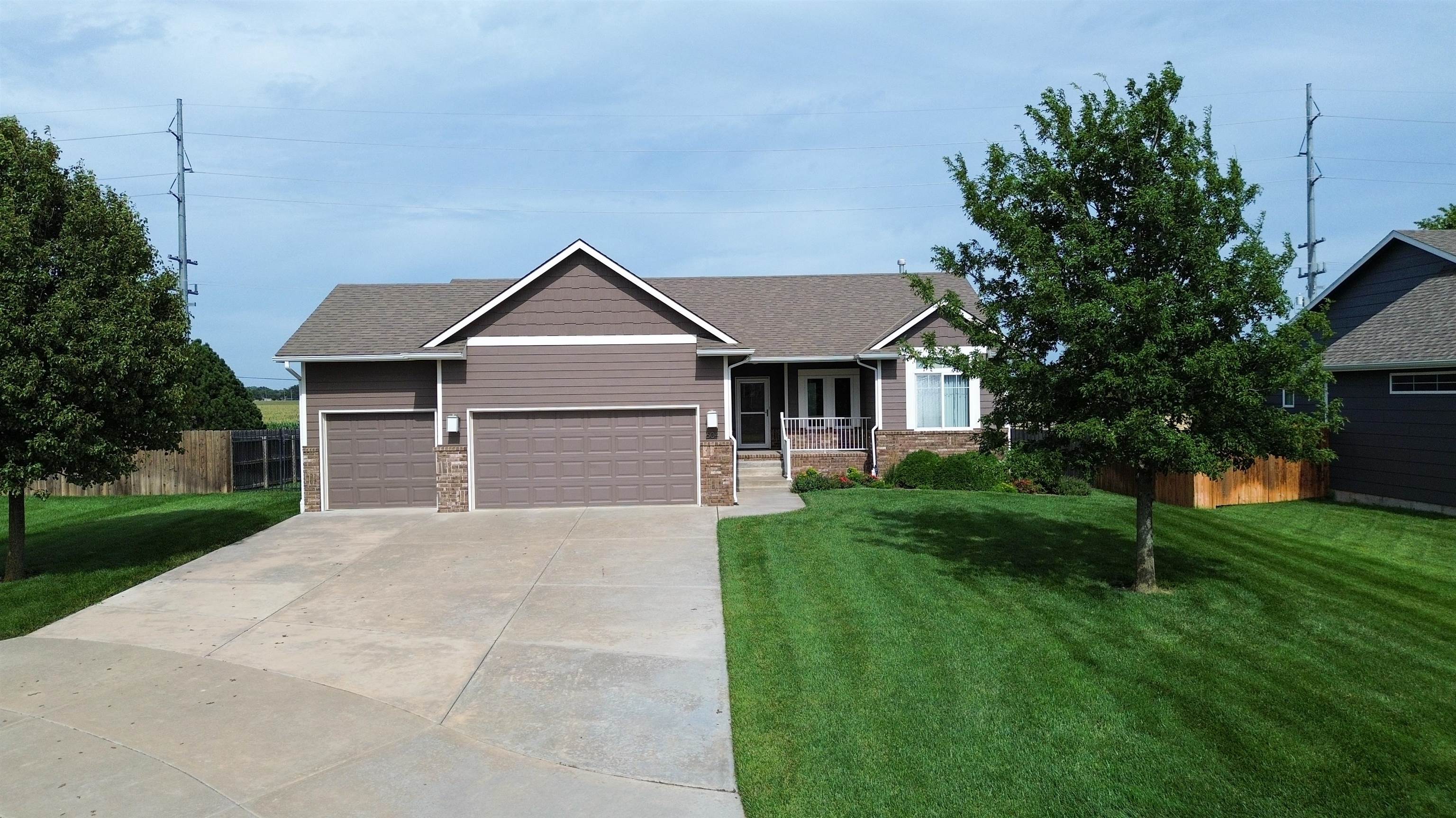 604 Goldspike Ct, Newton, KS 67114