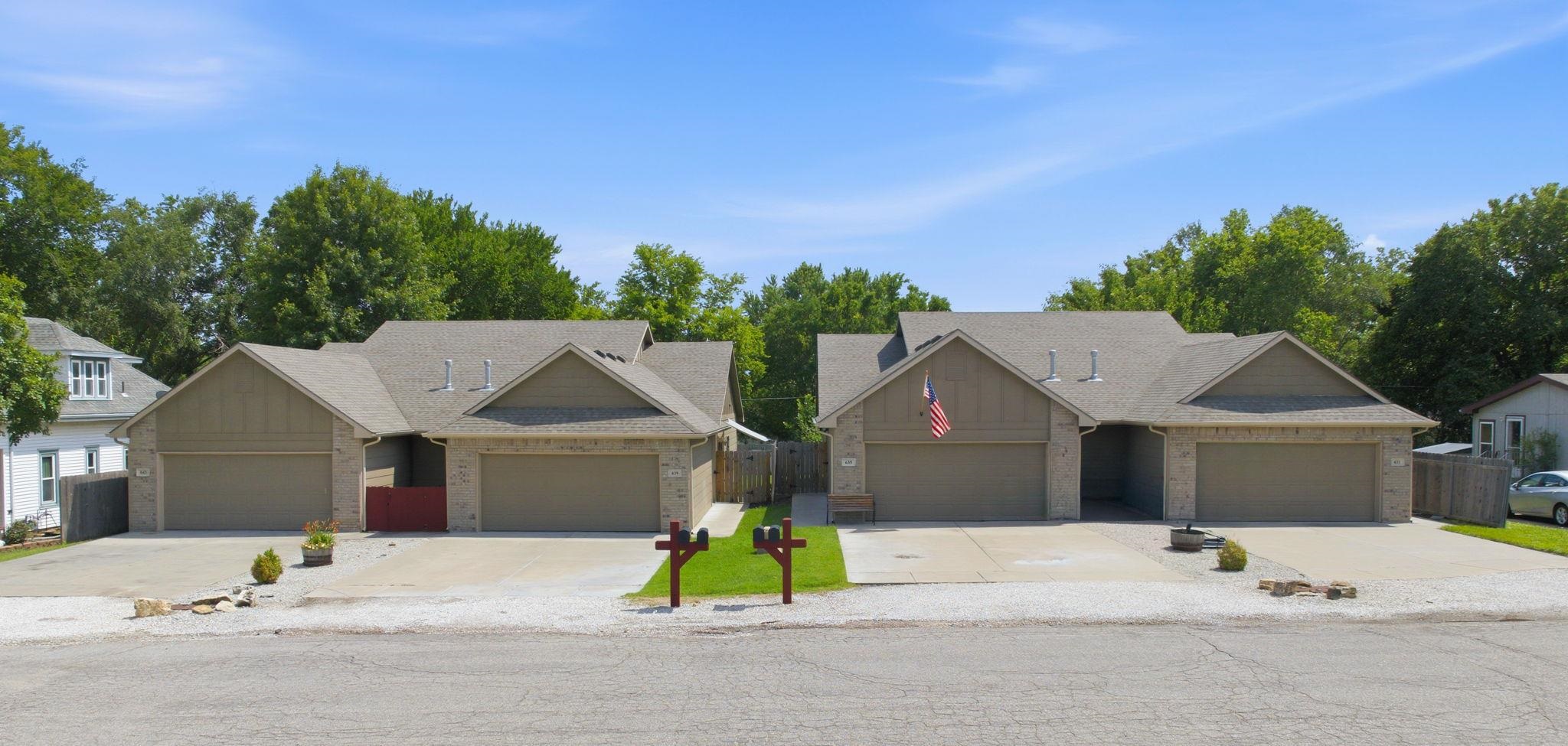 643 E Mulvane St, Mulvane, KS 67110