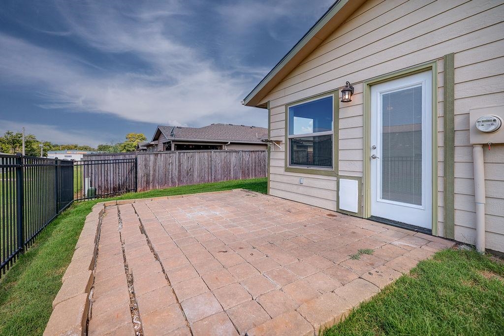 2209 Cottonwood Ln, Winfield, KS 67156