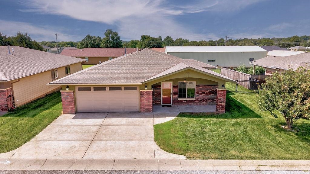 2209 Cottonwood Ln, Winfield, KS 67156