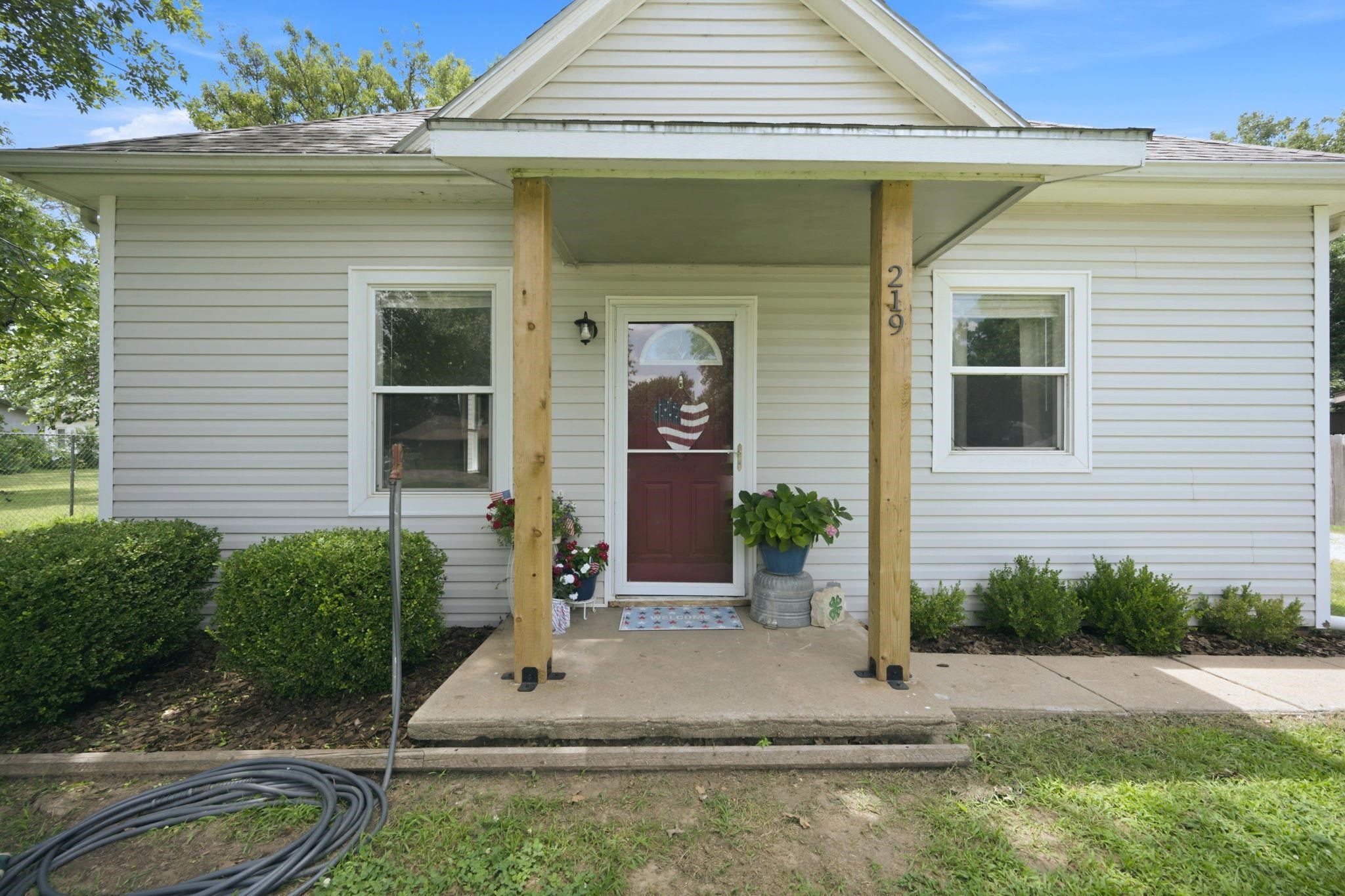 219 S Robbins Rd, Norwich, KS 67118