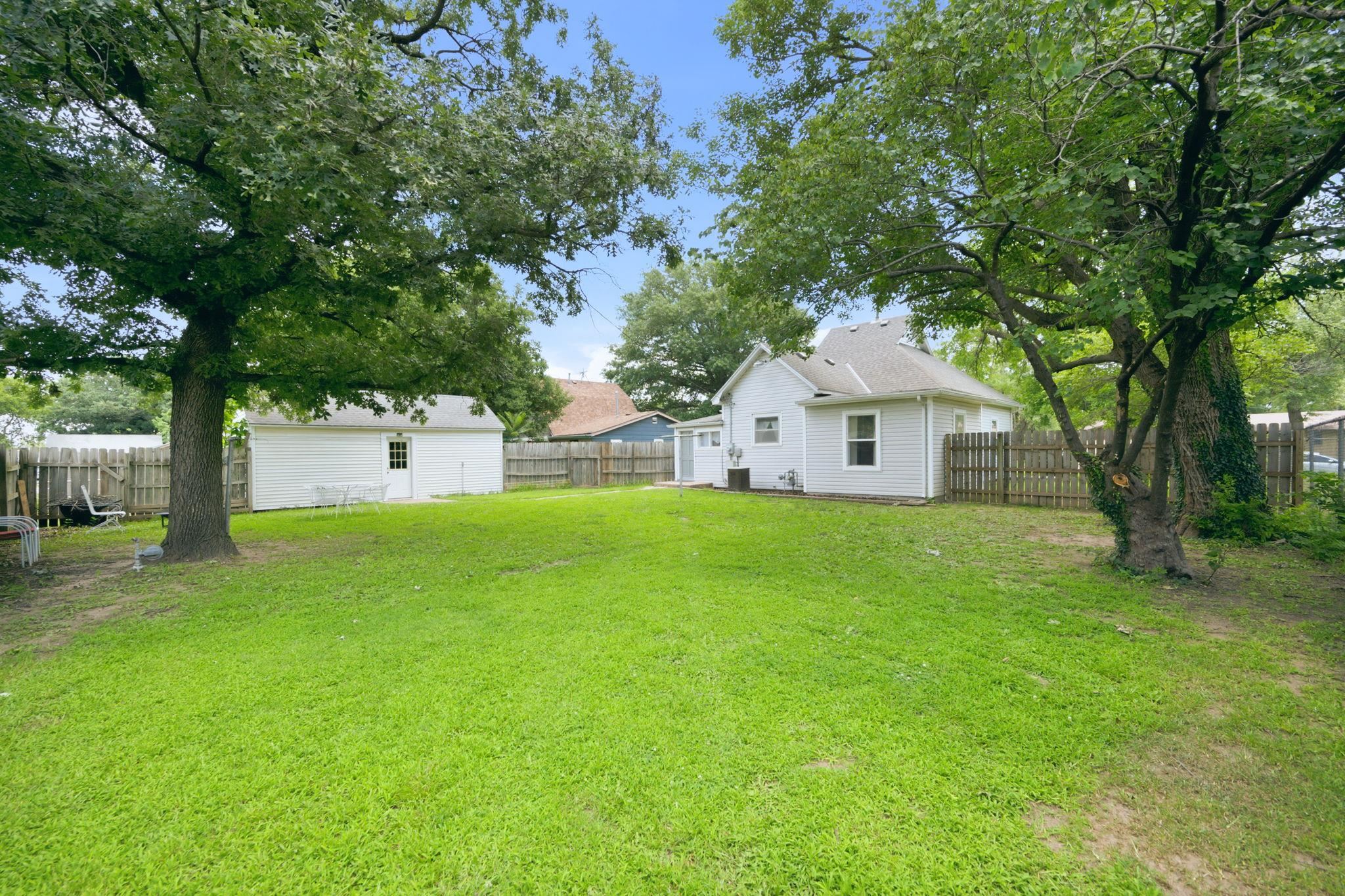 219 S Robbins Rd, Norwich, KS 67118