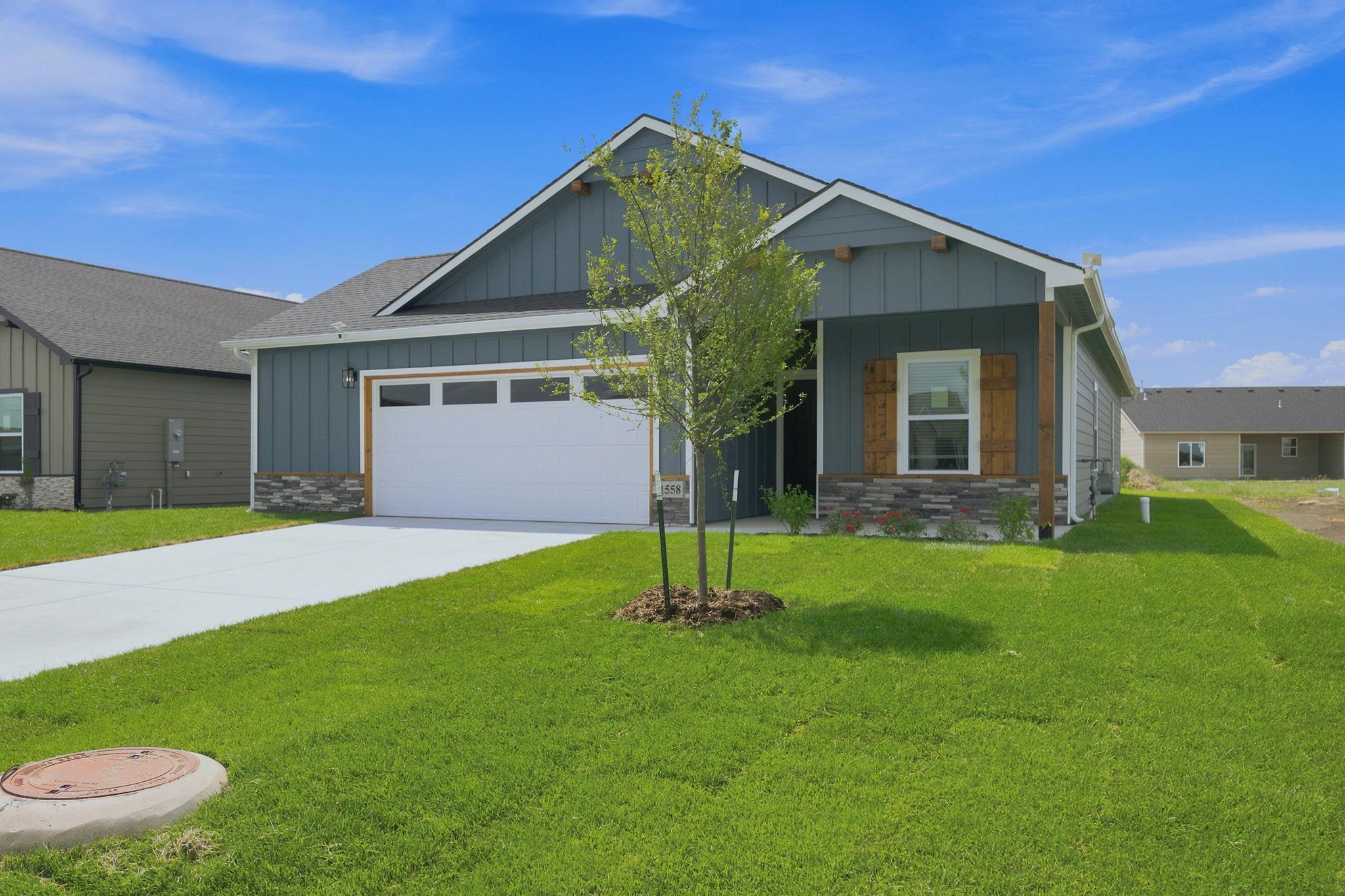 1558 N Emerald Valley Dr, Mulvane, KS 67110