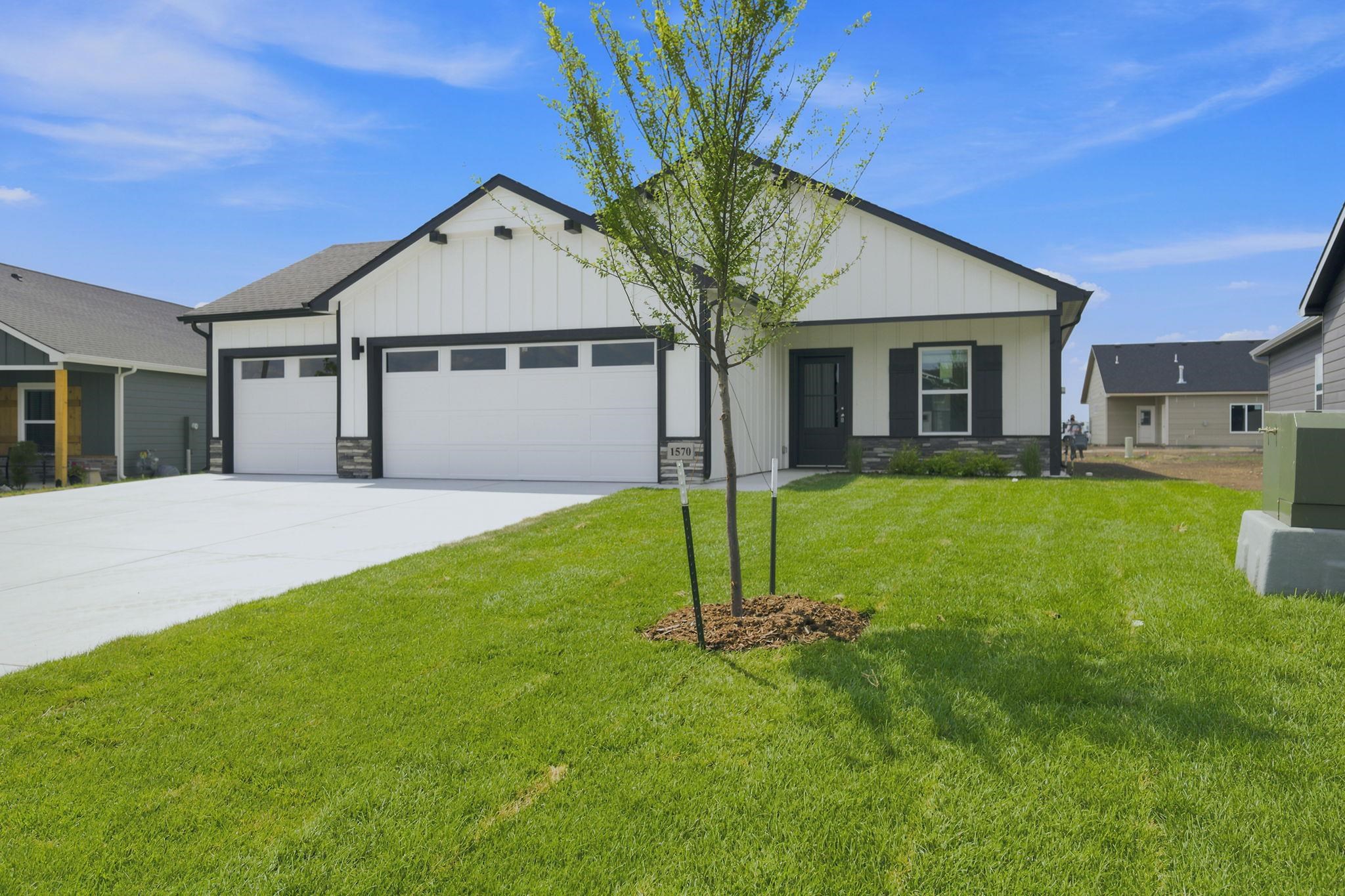 1570 N Emerald Valley Dr, Mulvane, KS 67110