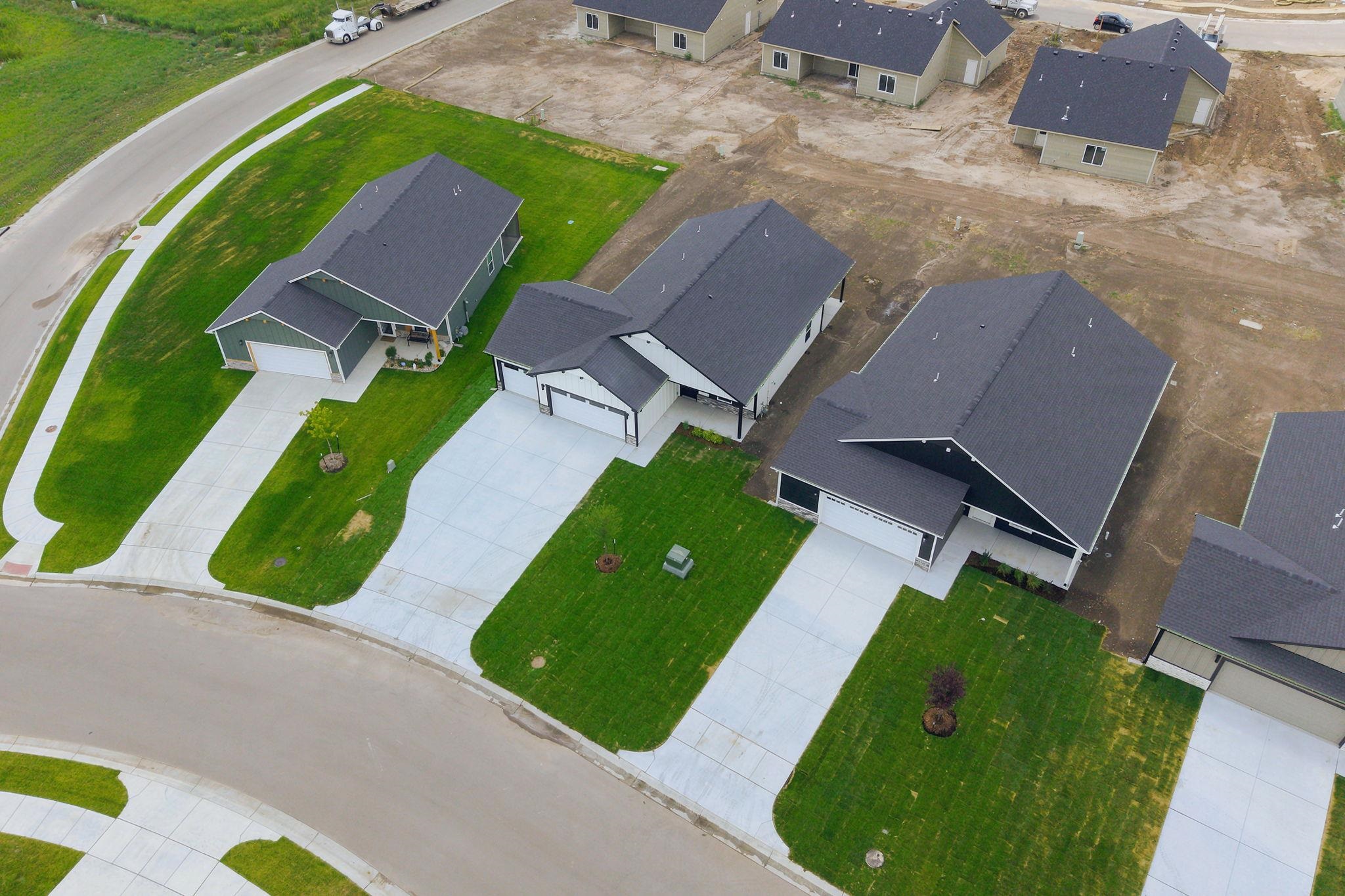 1570 N Emerald Valley Dr, Mulvane, KS 67110