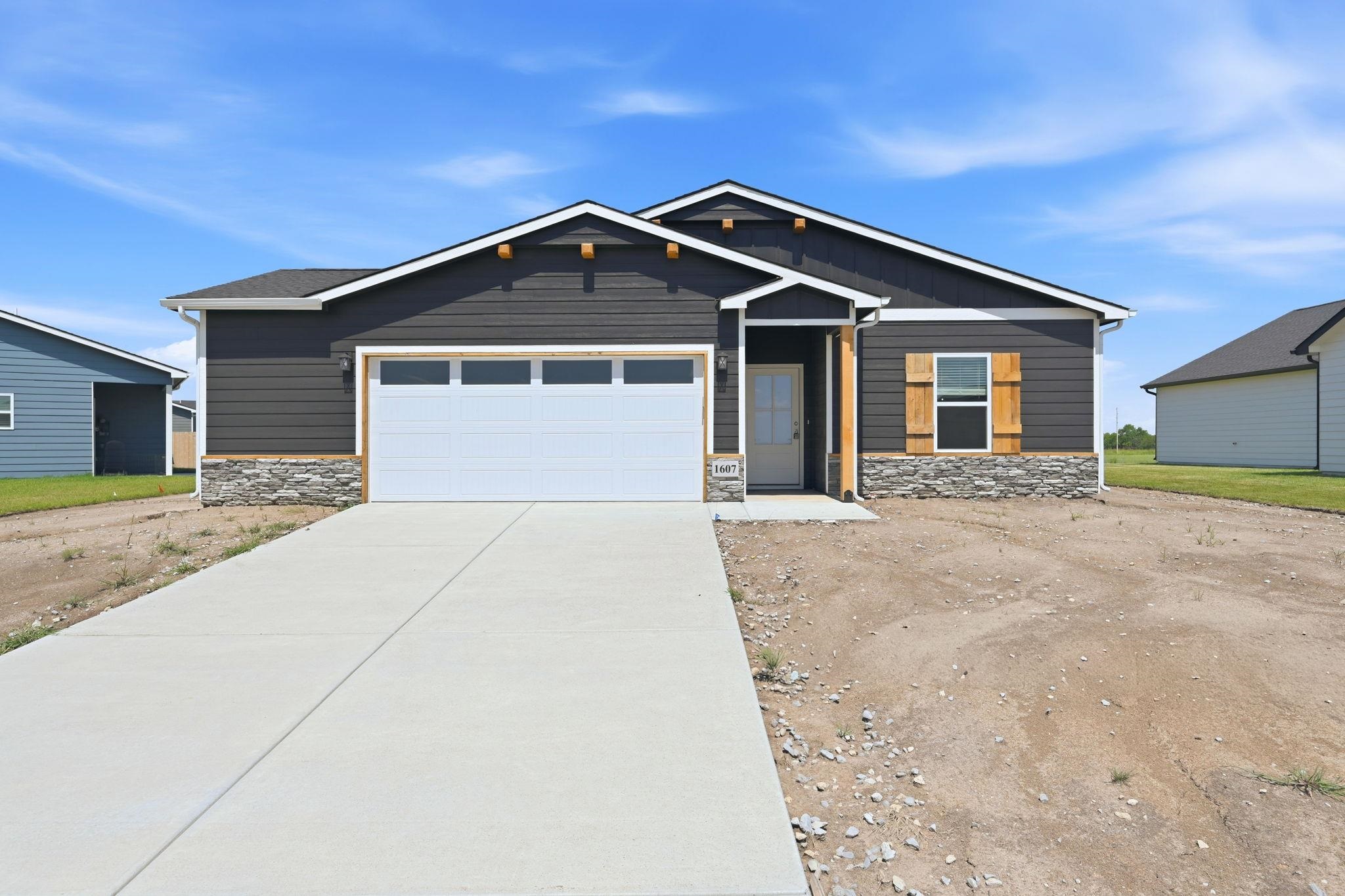 1607 N Emerald Dr, Mulvane, KS 67110