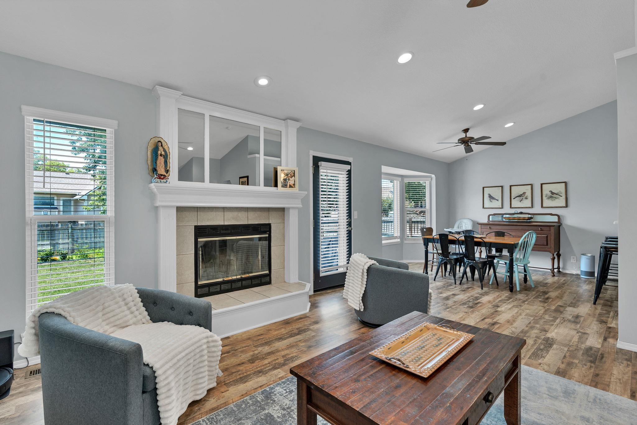 142 S Maple Dunes Ct, Wichita, KS 67235