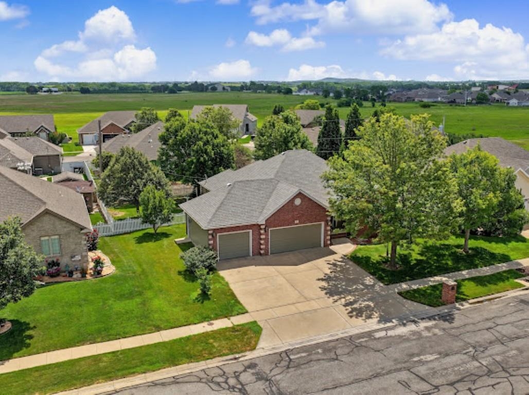 421 S Estates Dr, Salina, KS 67401