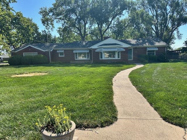 1200 Parkwood Ln, Newton, KS 67114