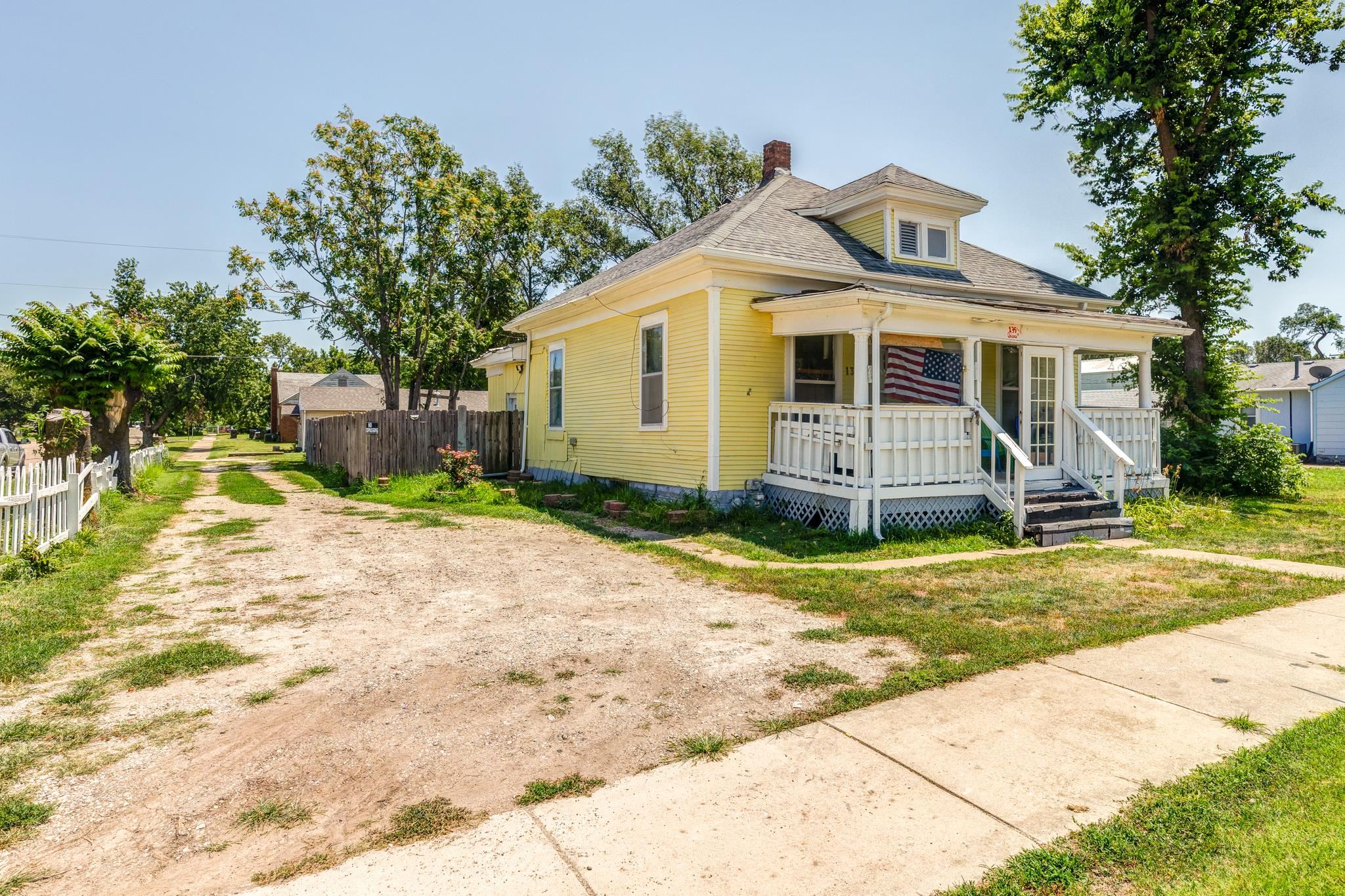 135 S Chicago St, Salina, KS 67401