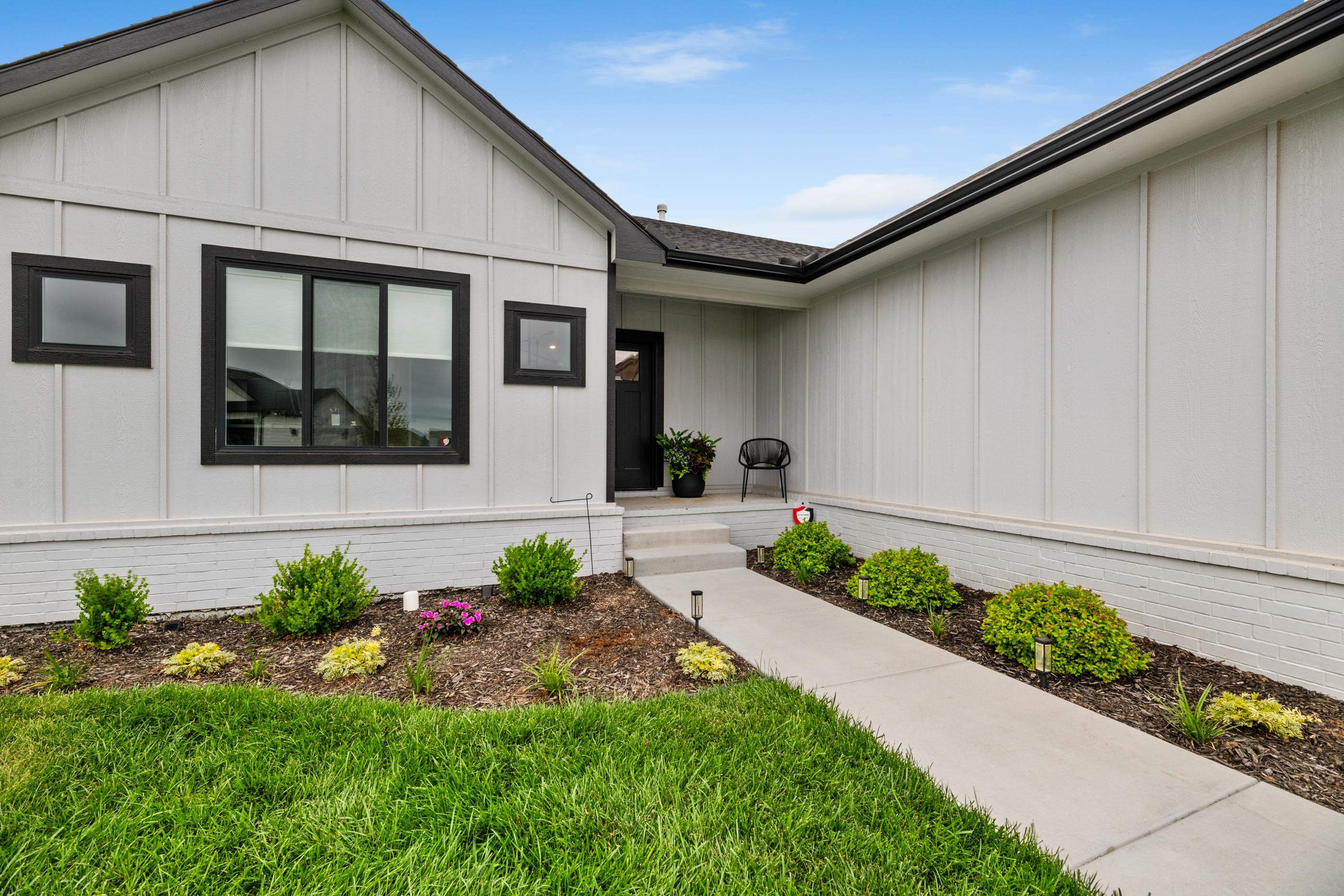 5299 N Hampton St, Bel Aire, KS 67226