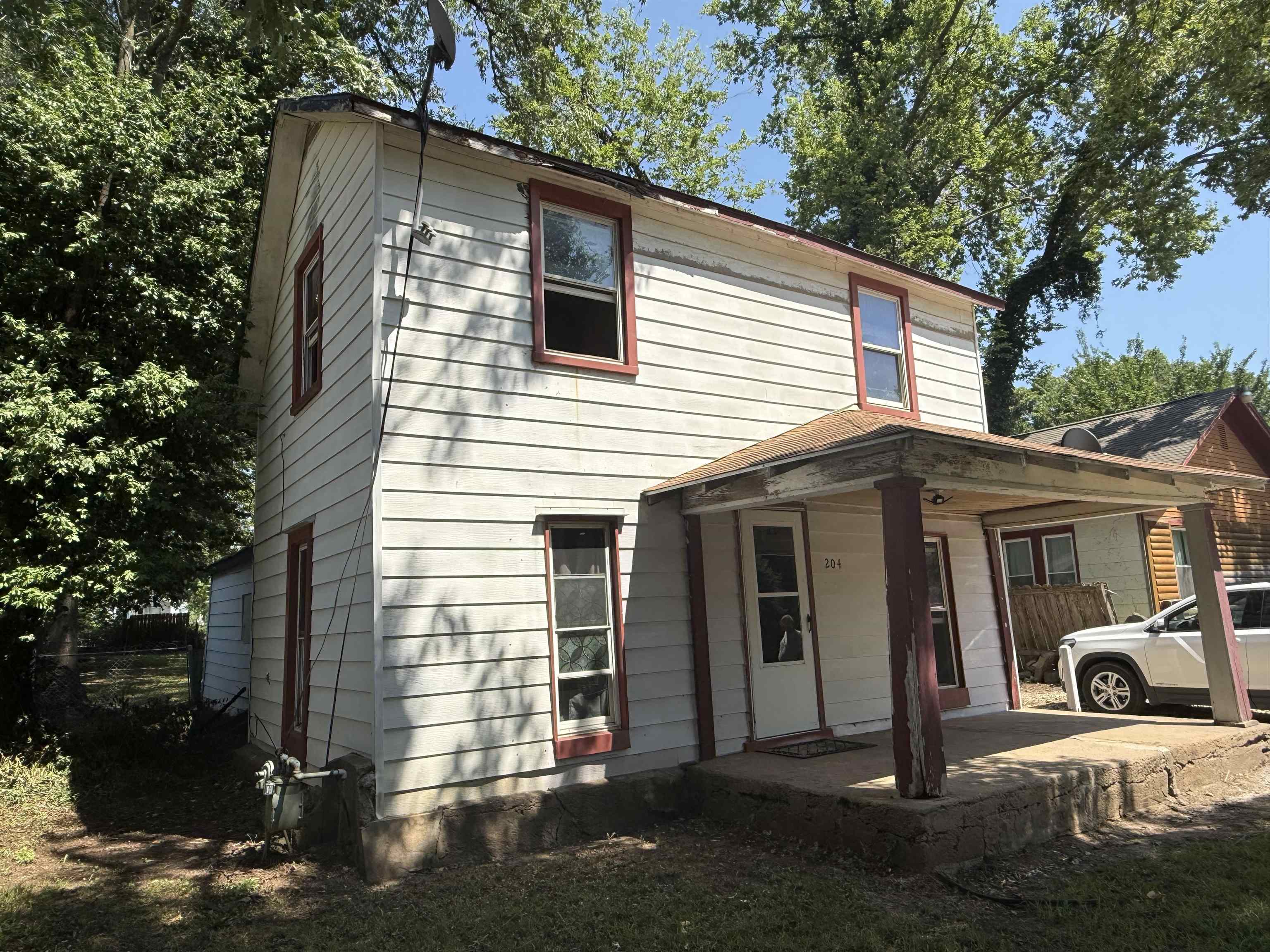 204 N Iowa St, Winfield, KS 67156