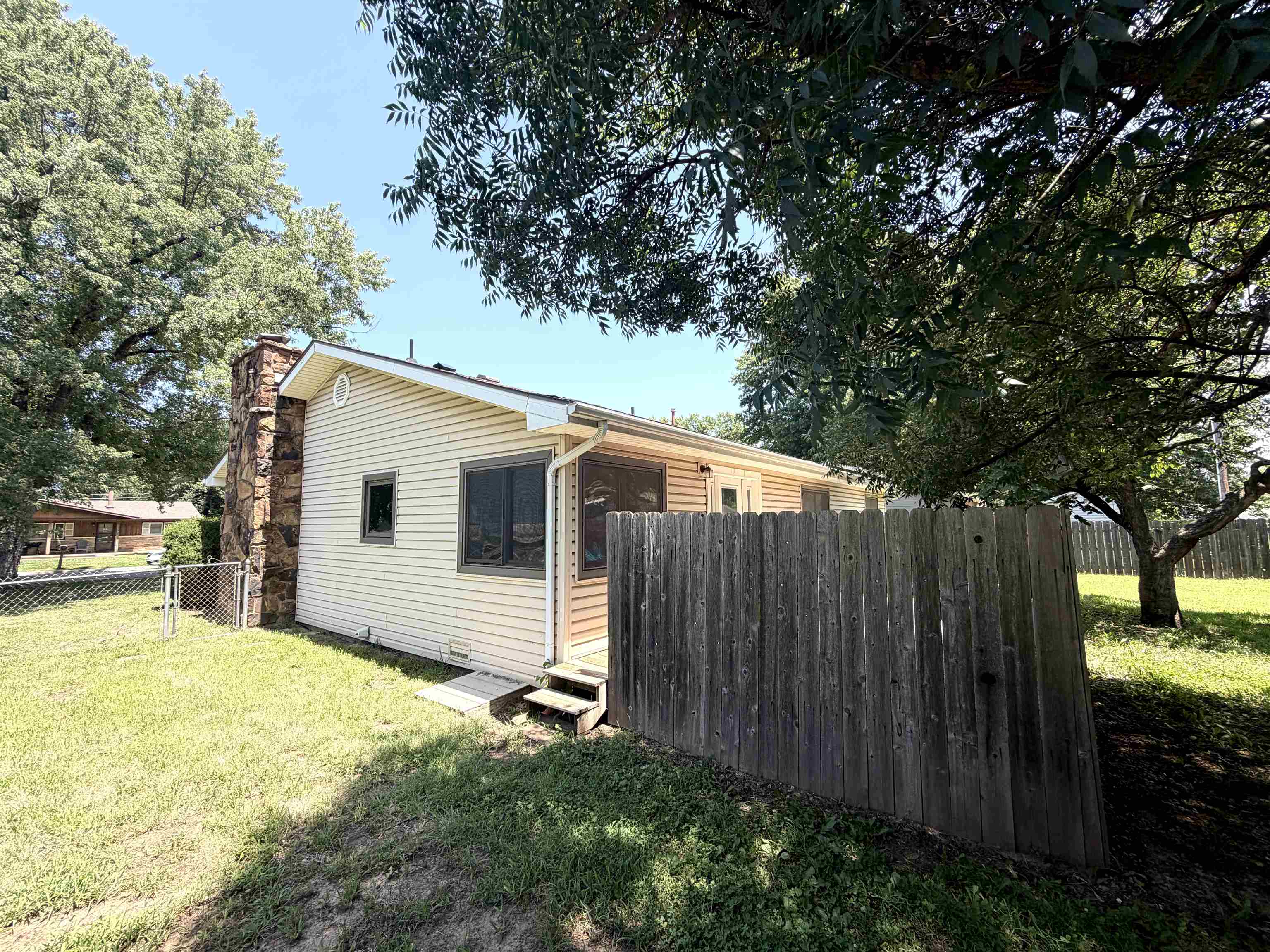509 W 13th Ave, El Dorado, KS 67042