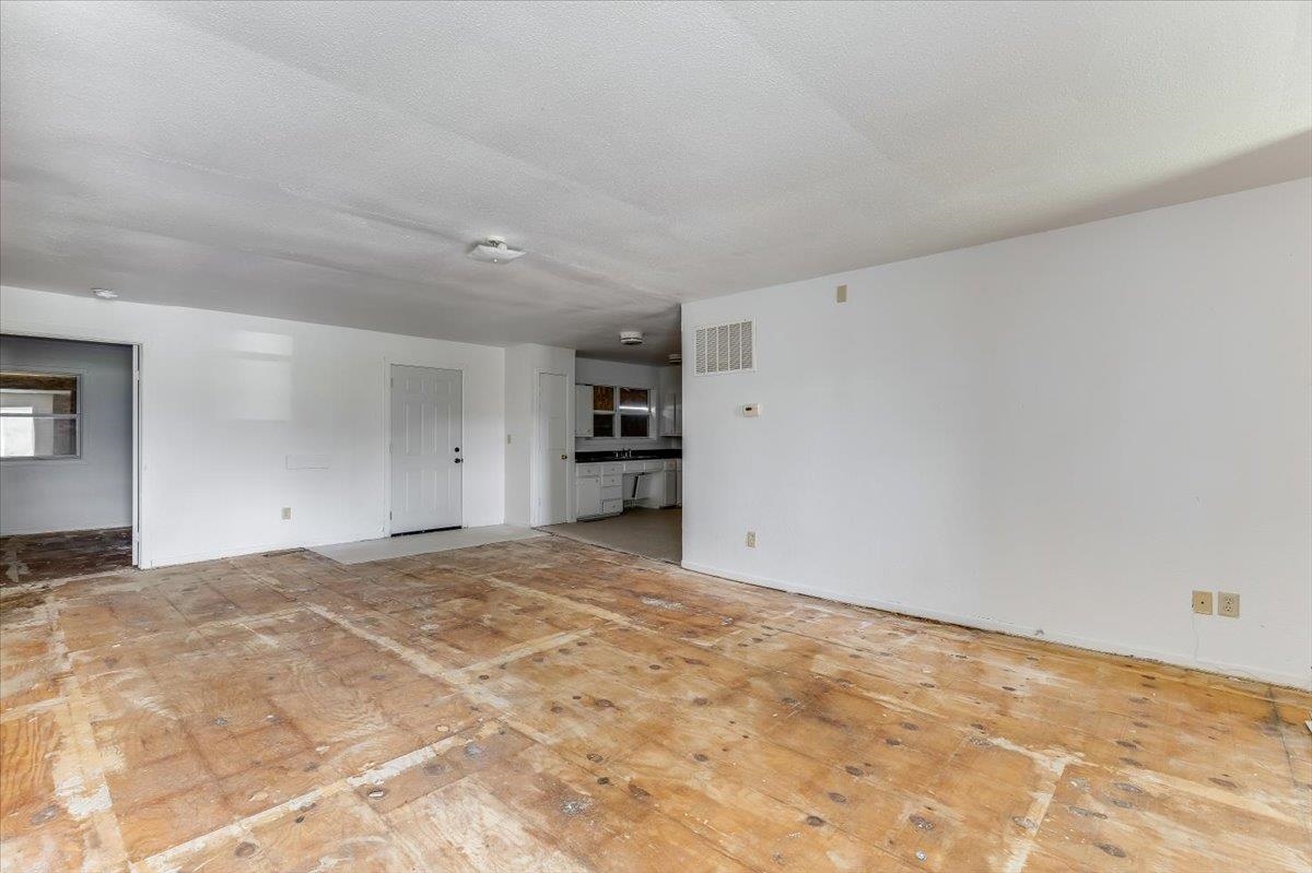 545 N Summitlawn, Wichita, KS 67212