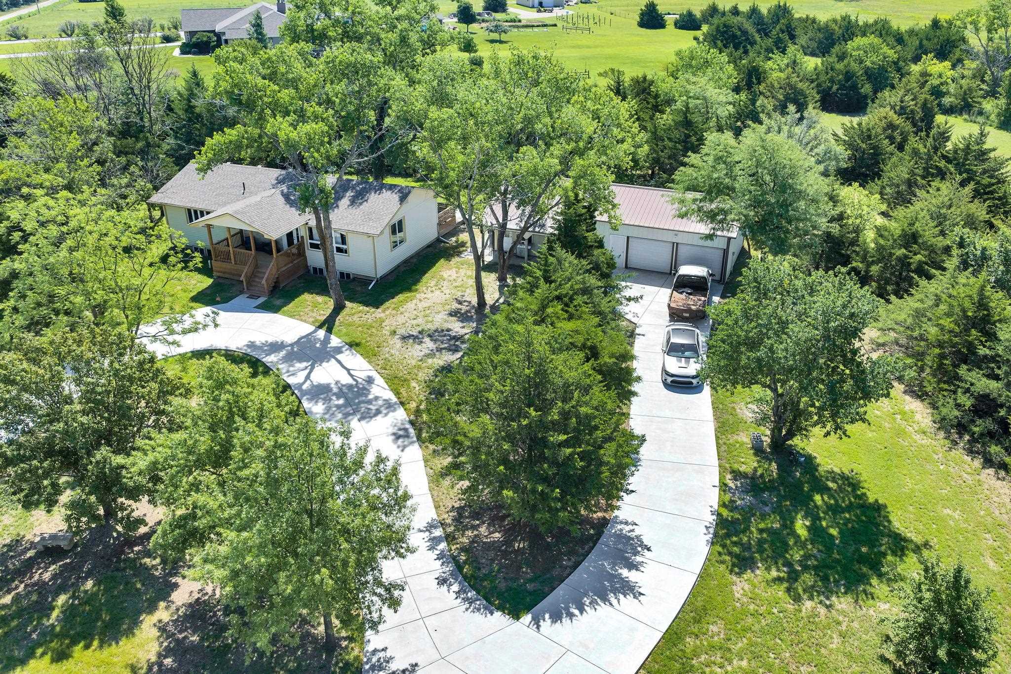 4936 NW County Line Rd, Benton, KS 67017
