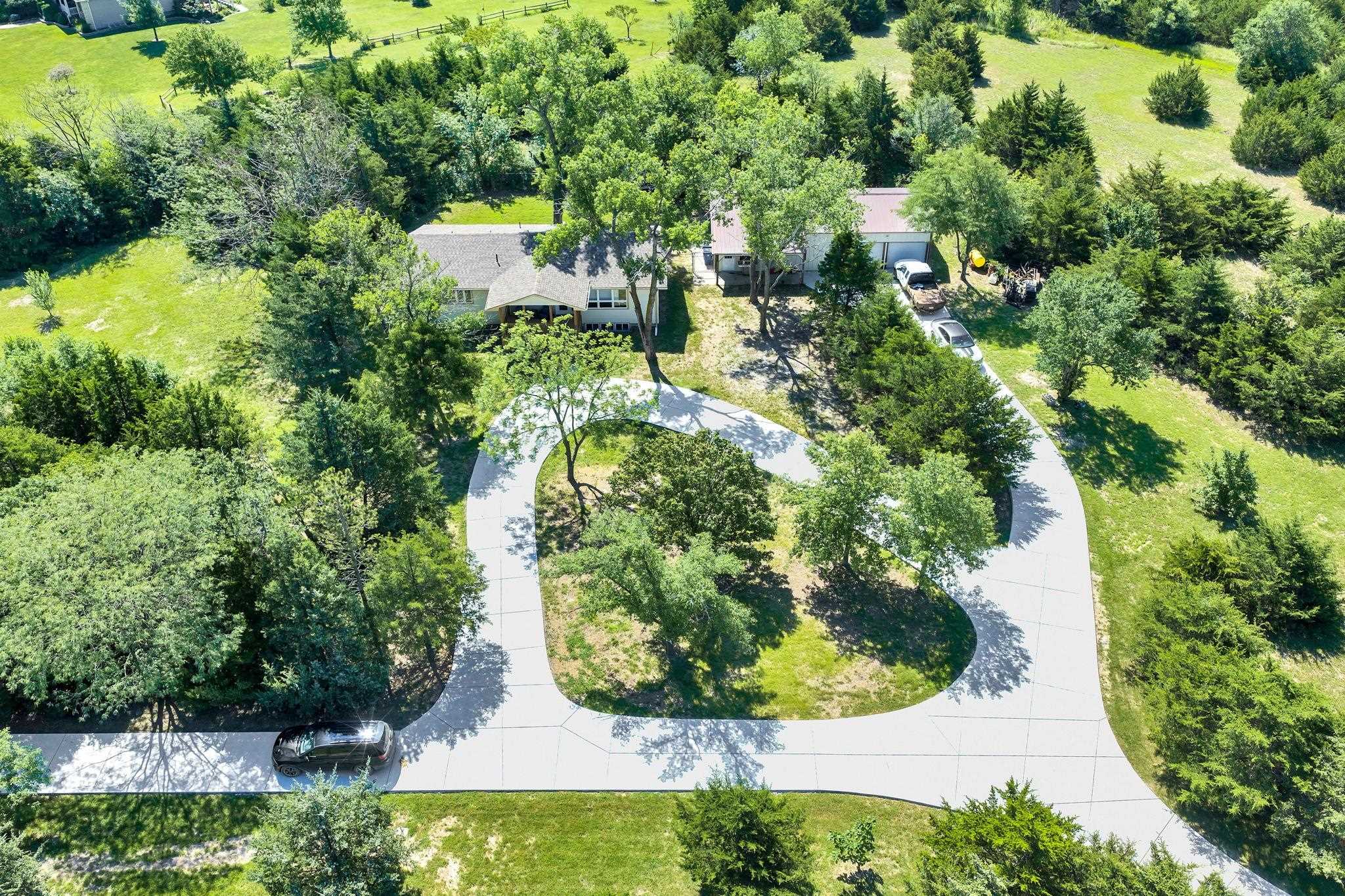 4936 NW County Line Rd, Benton, KS 67017