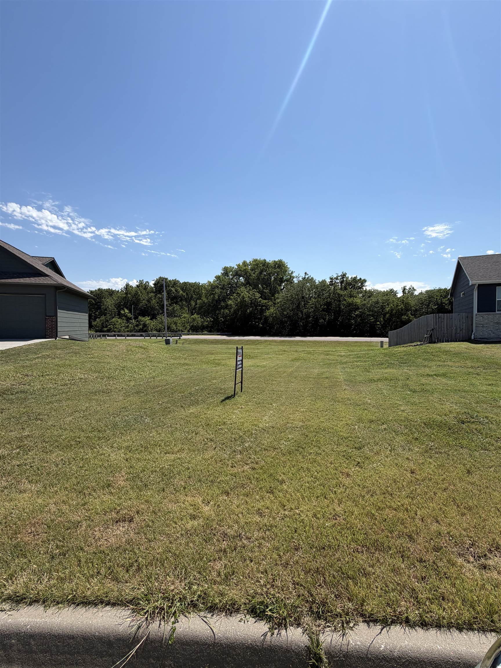 617 N Redbud Ct, Valley Center, KS 67147