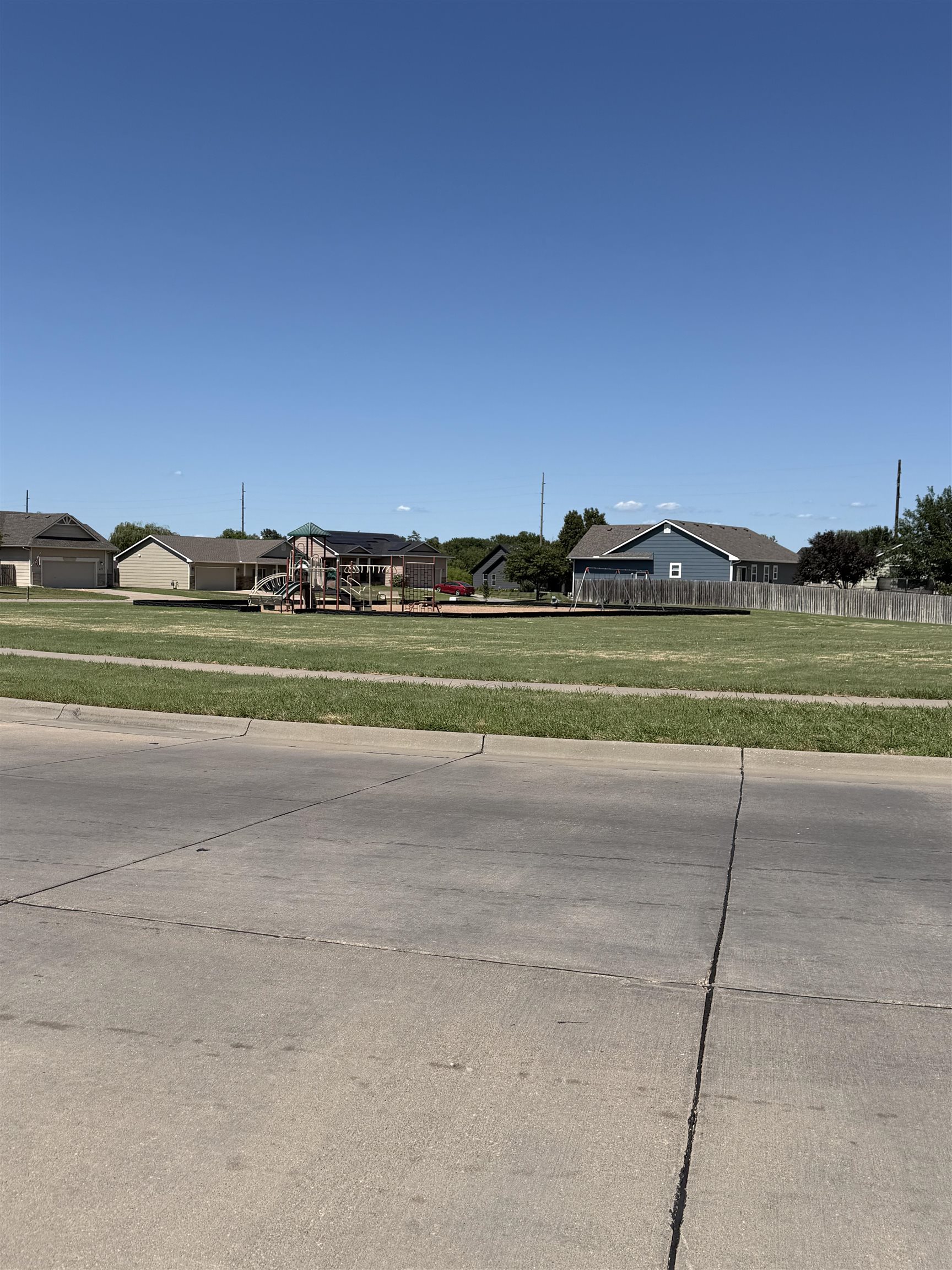 617 N Redbud Ct, Valley Center, KS 67147