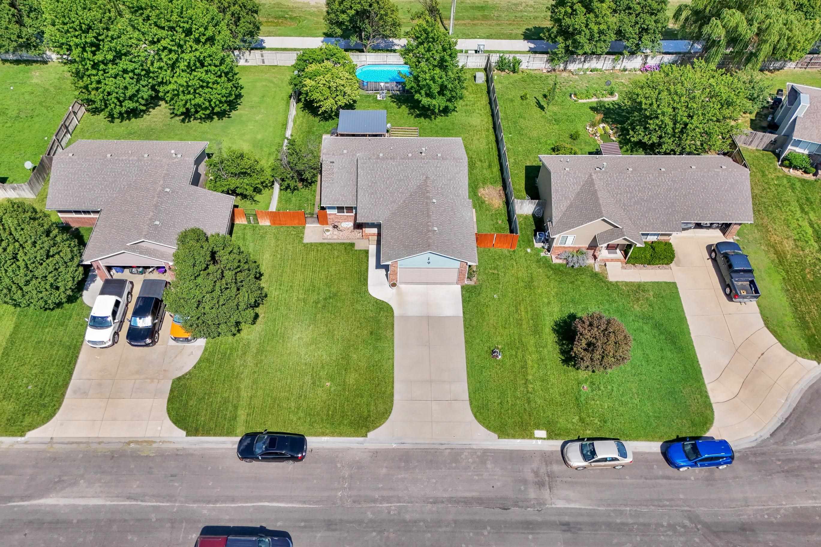 610 S Blue Stem Cir, Haysville, KS 67060