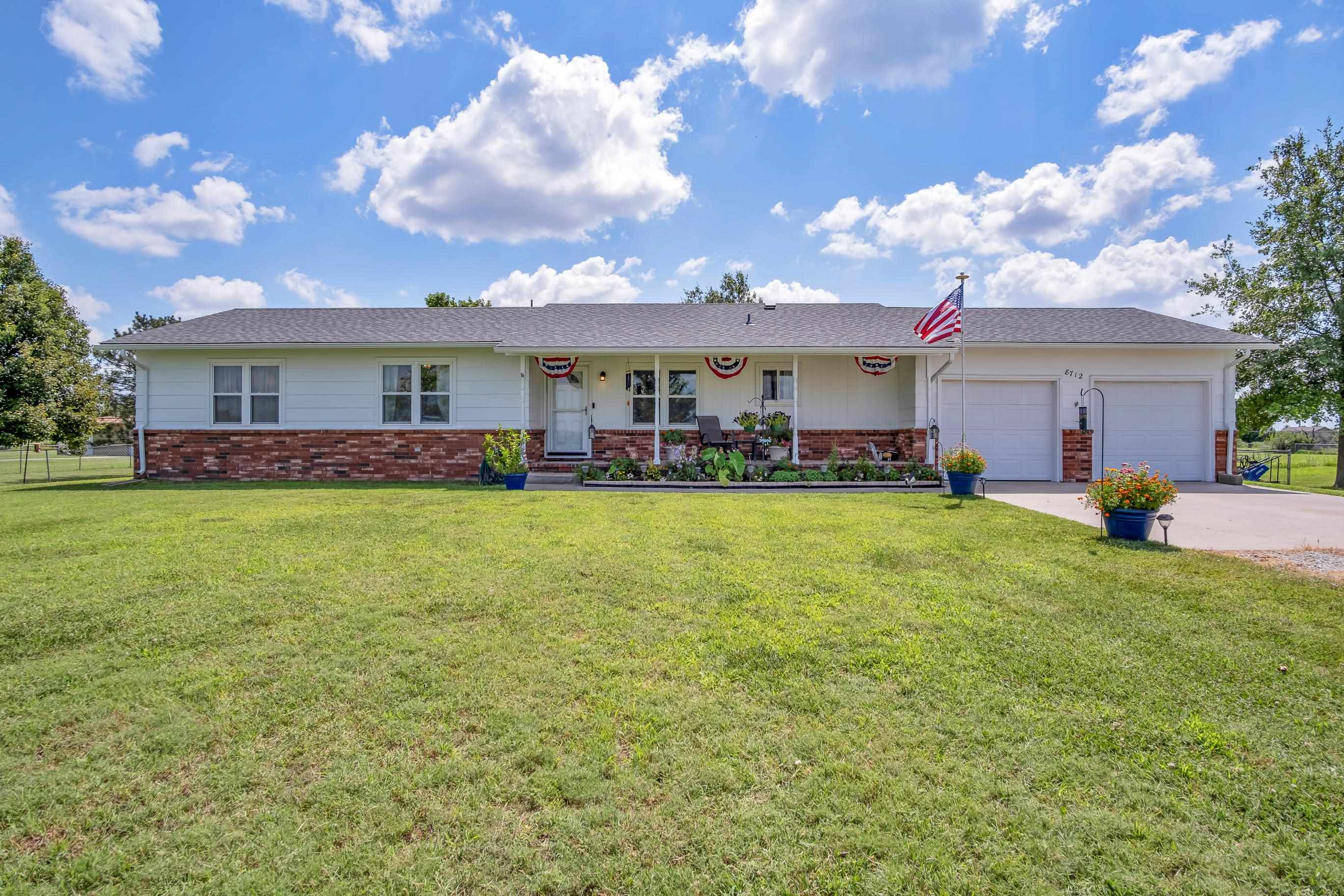 8712 N Ridge Rd, Valley Center, KS 67147