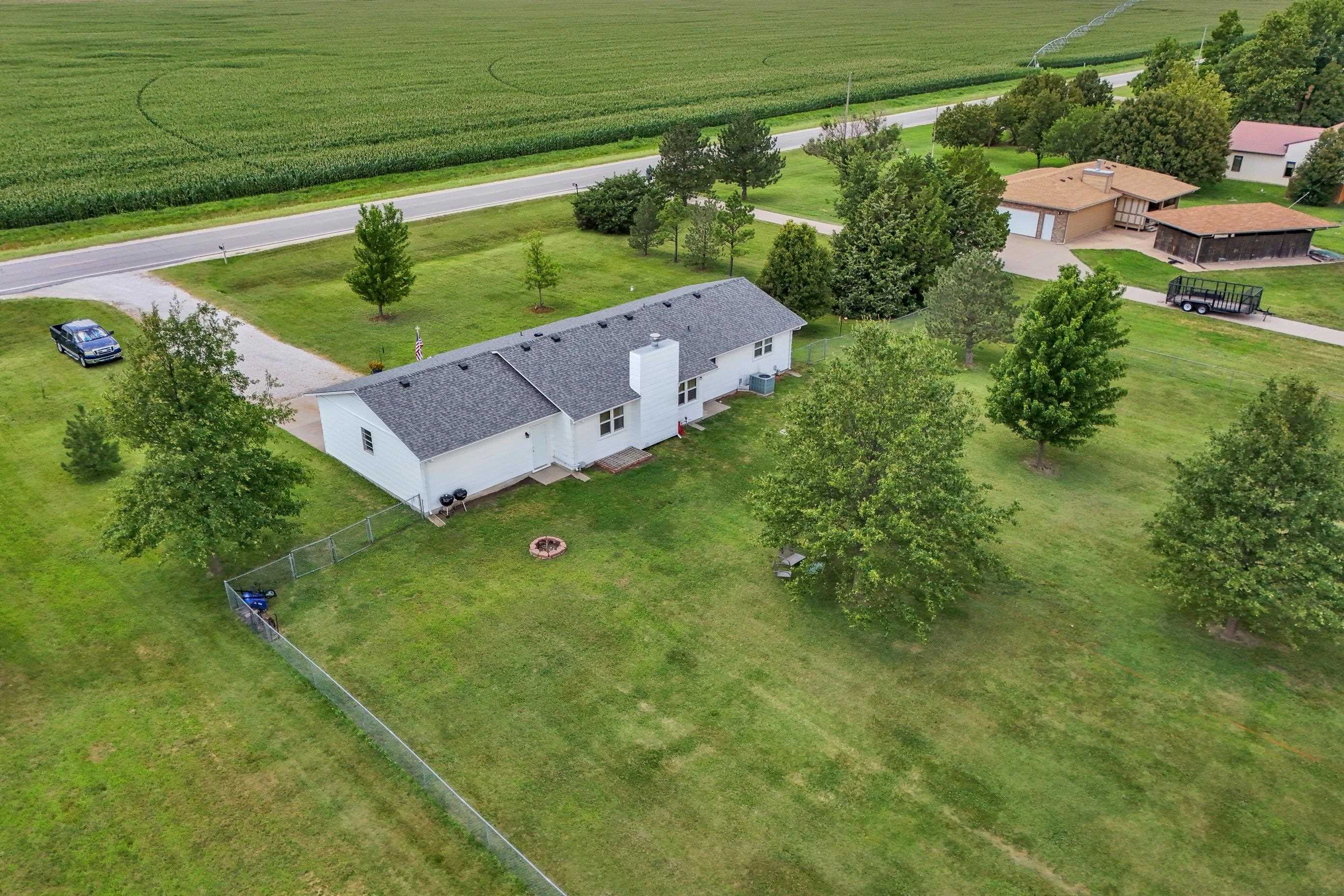 8712 N Ridge Rd, Valley Center, KS 67147
