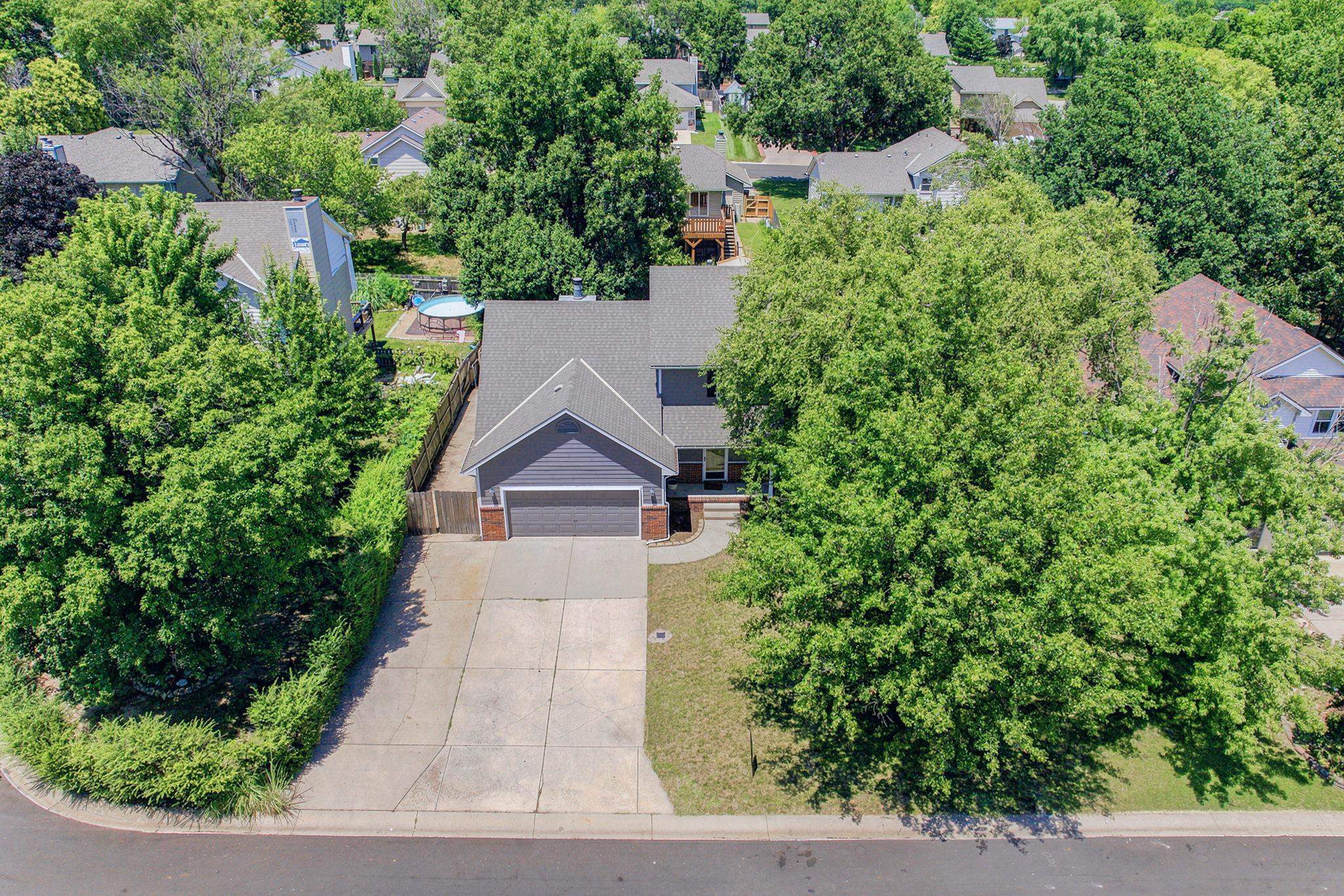 224 E Forest Park Ct, Derby, KS 67037