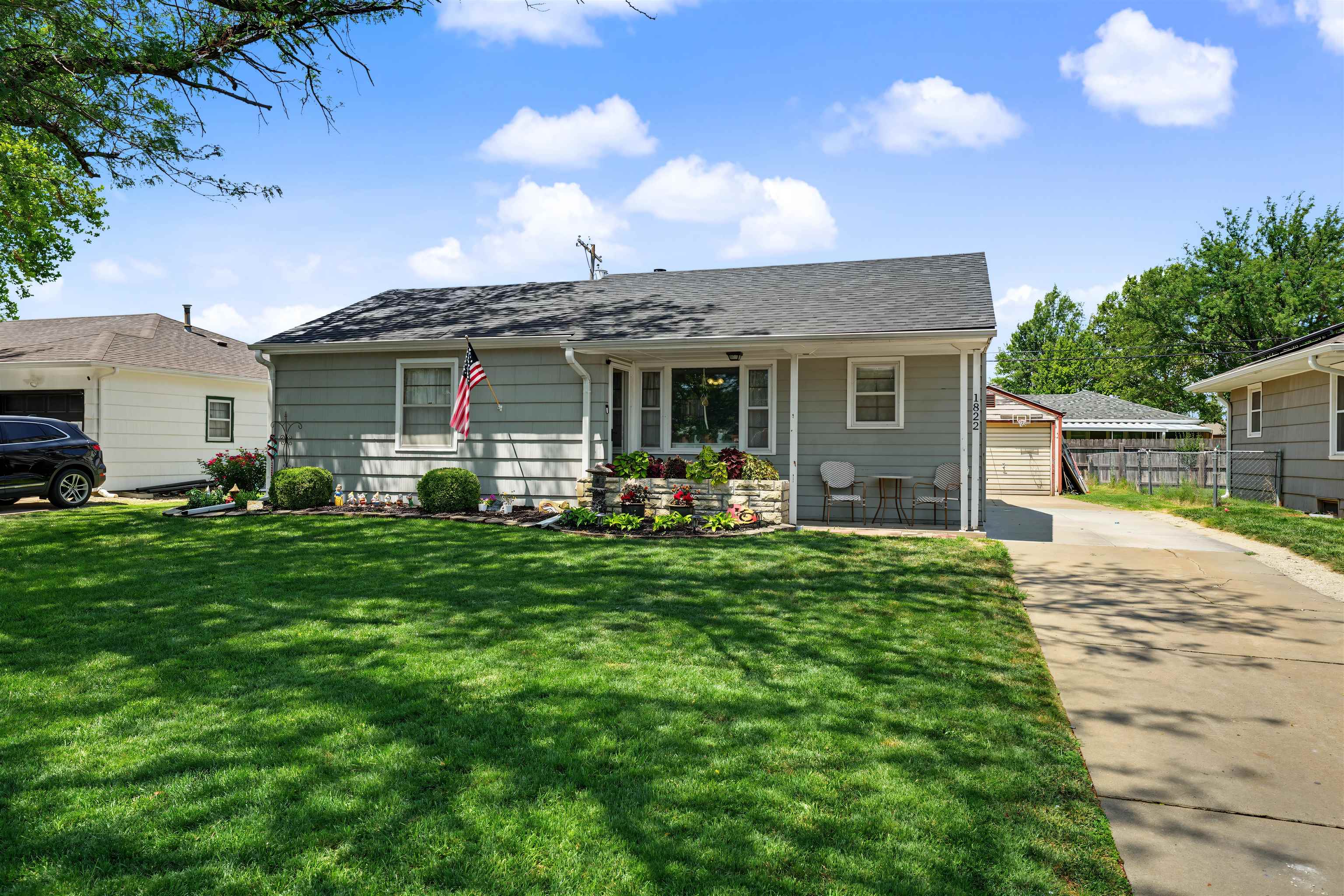 1822 Larson St, Salina, KS 67401
