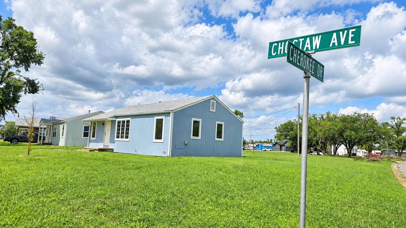 743 Choctaw, Salina, KS 67401