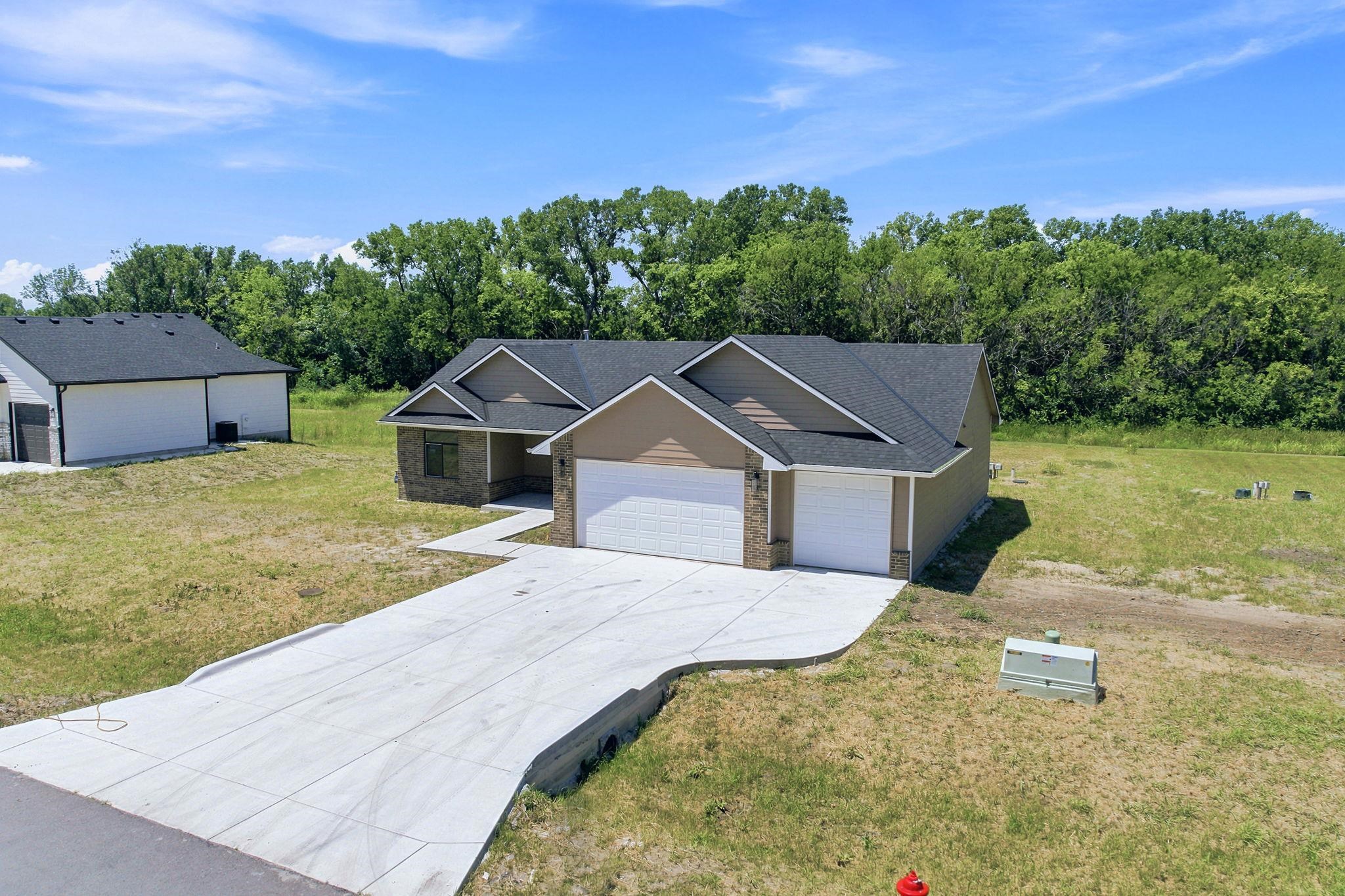635 S Arbor Valley Way, Valley Center, KS 67147