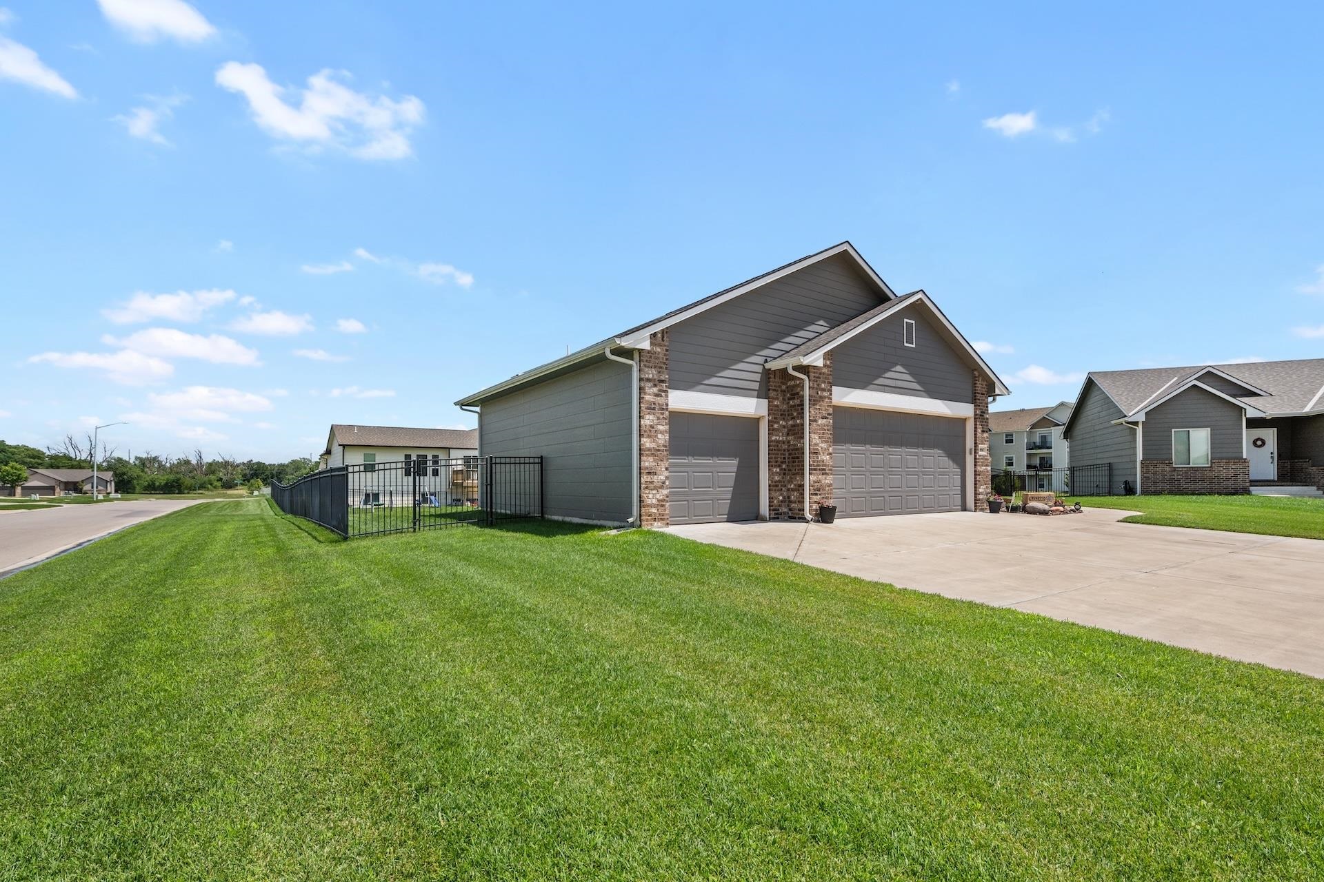 10567 W Sondra Ct, Maize, KS 67101-4122