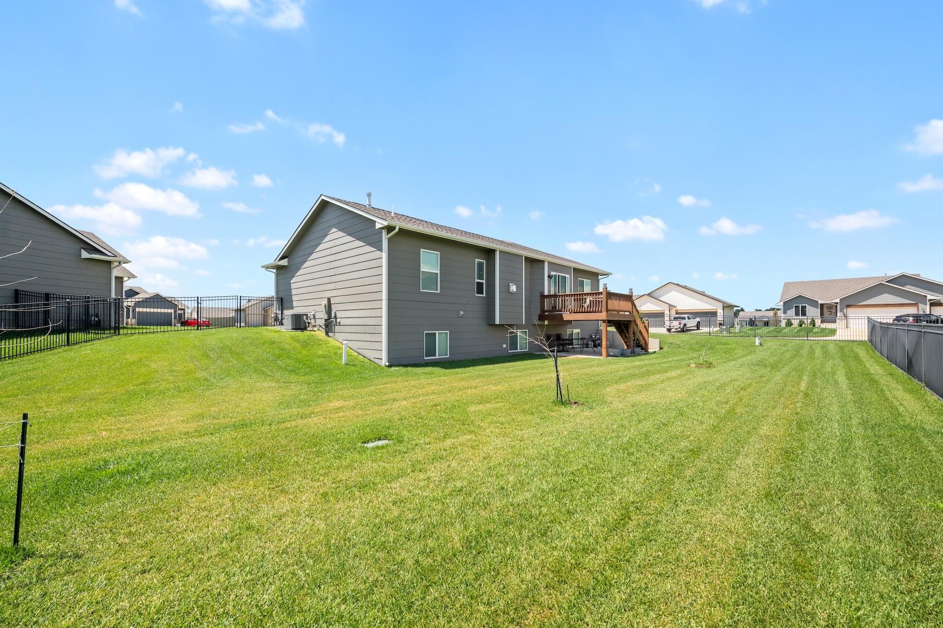 10567 W Sondra Ct, Maize, KS 67101-4122