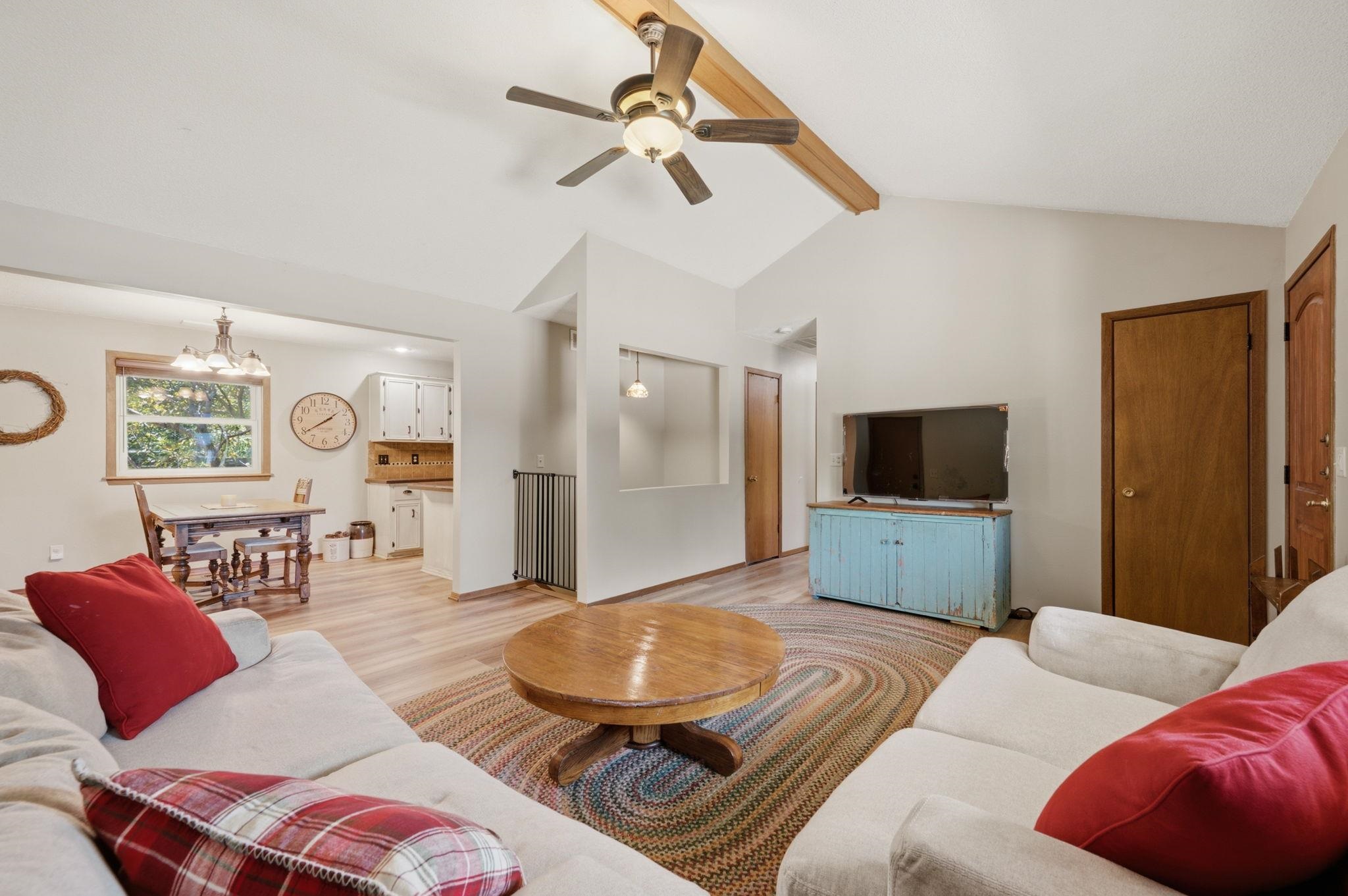 6509 E Danbury St, Bel Aire, KS 67226