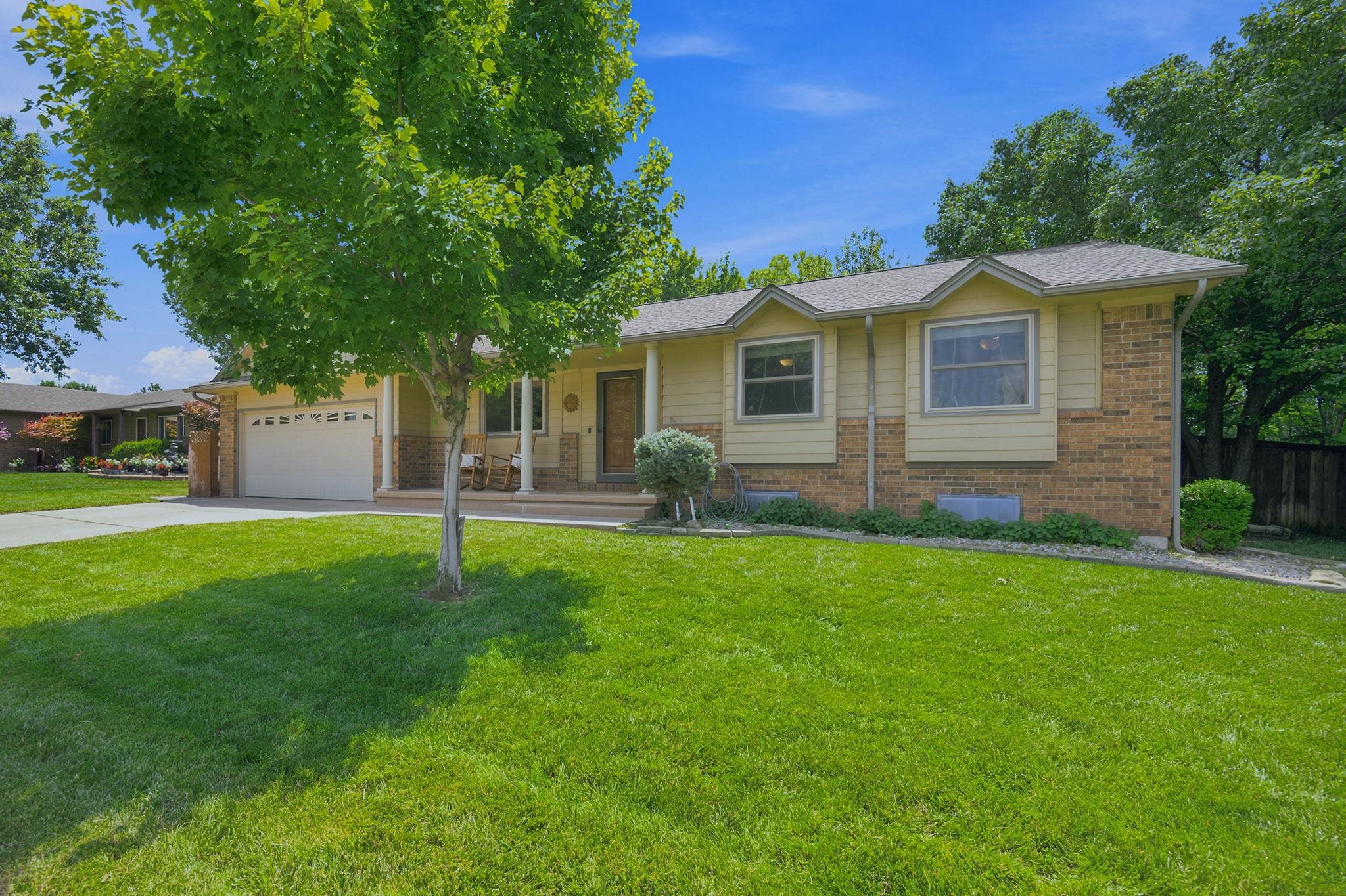 6509 E Danbury St, Bel Aire, KS 67226