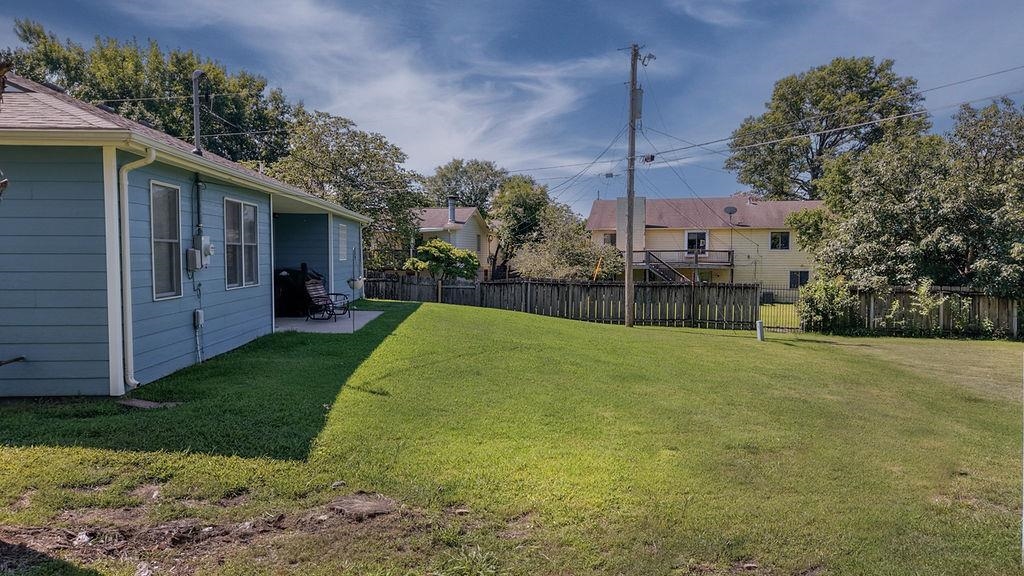 1 Lomond Ter, Winfield, KS 67156