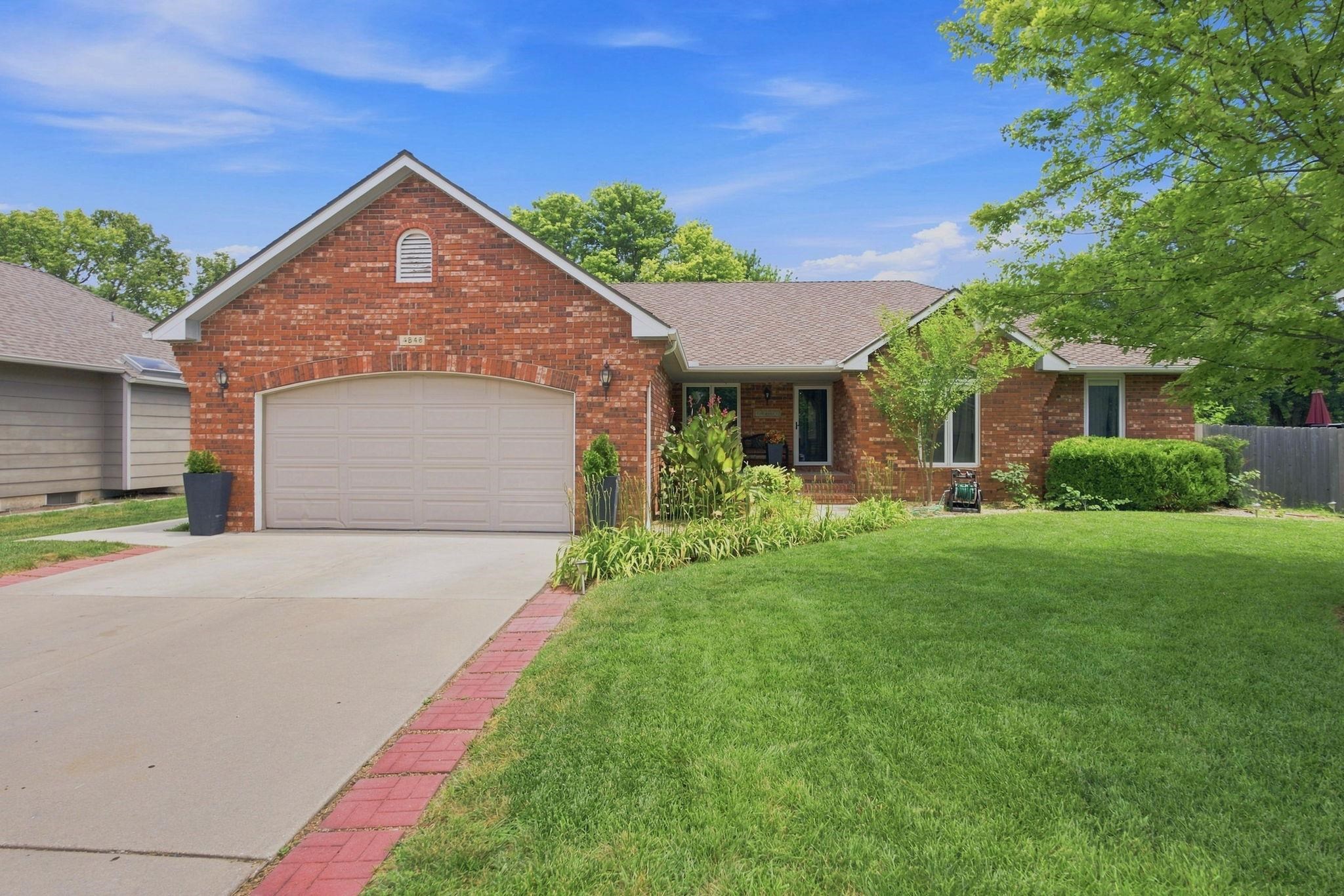4848 N Farmstead St, Bel Aire, KS 67220