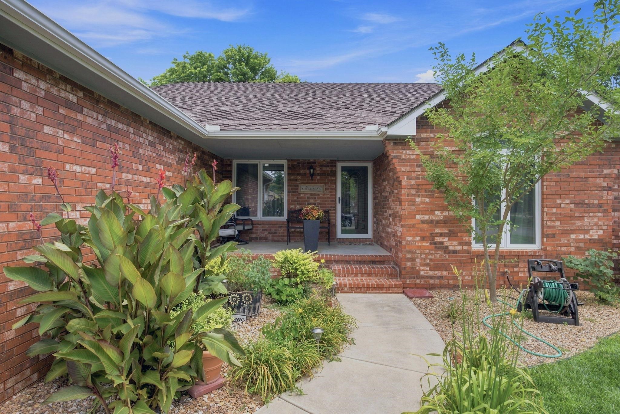 4848 N Farmstead St, Bel Aire, KS 67220