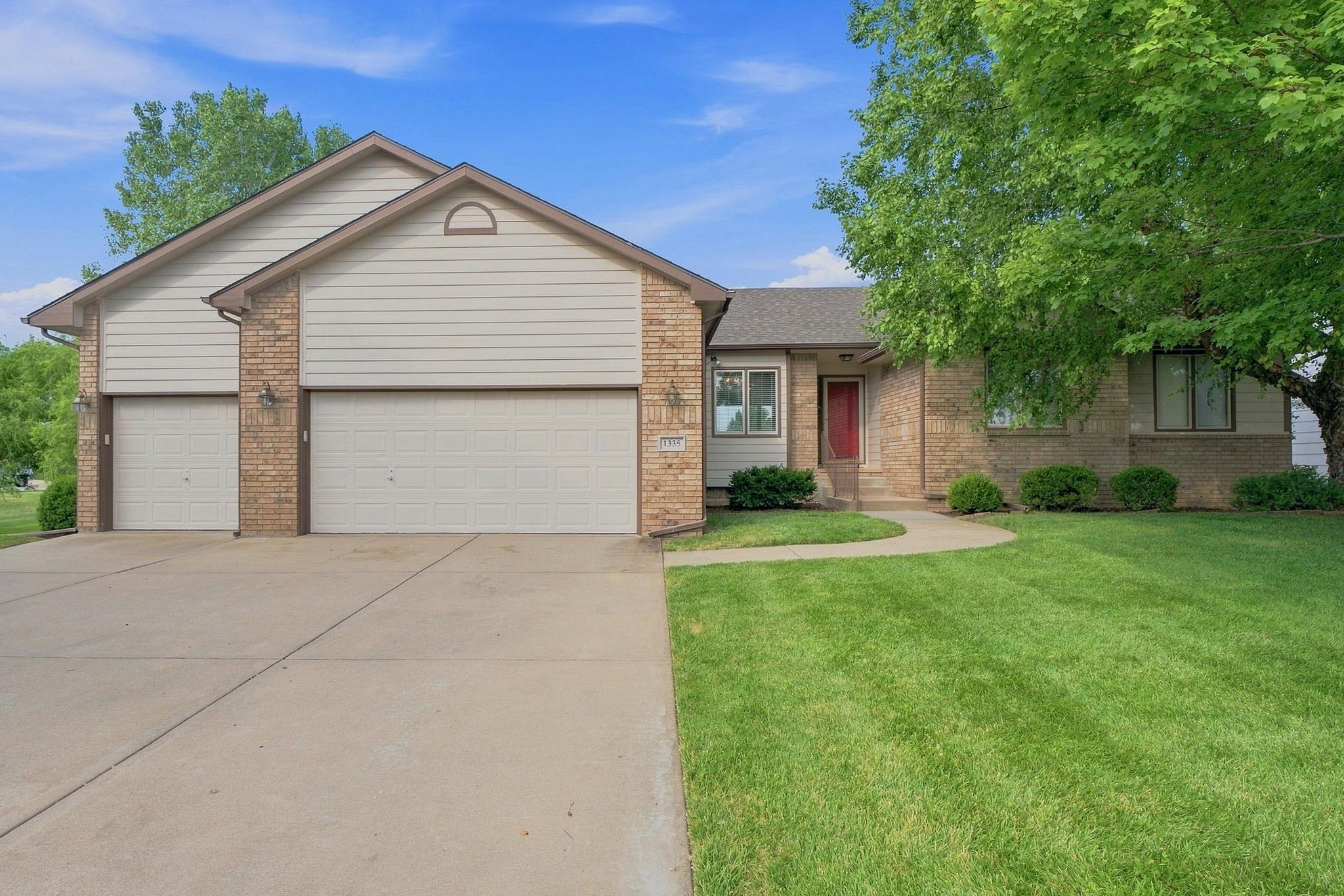 1335 S Threewood St, Wichita, KS 67235