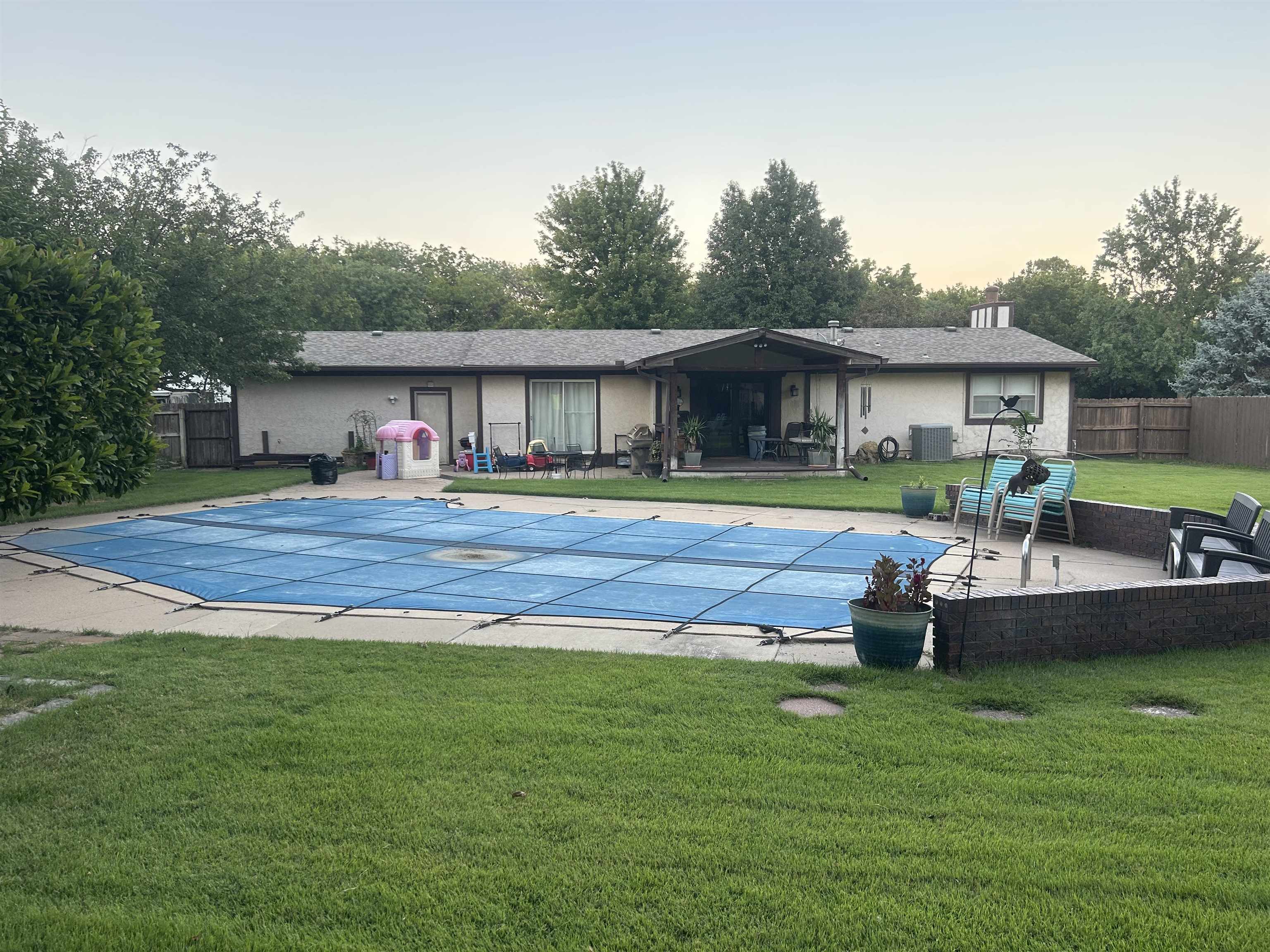 413 N Park Dr, Haysville, KS 67060