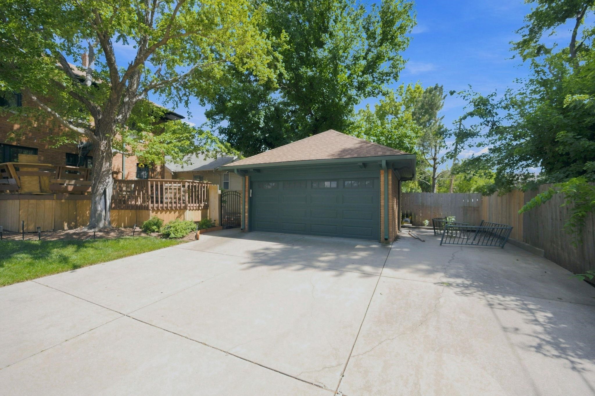 357 N Yale Ave, Wichita, KS 67208