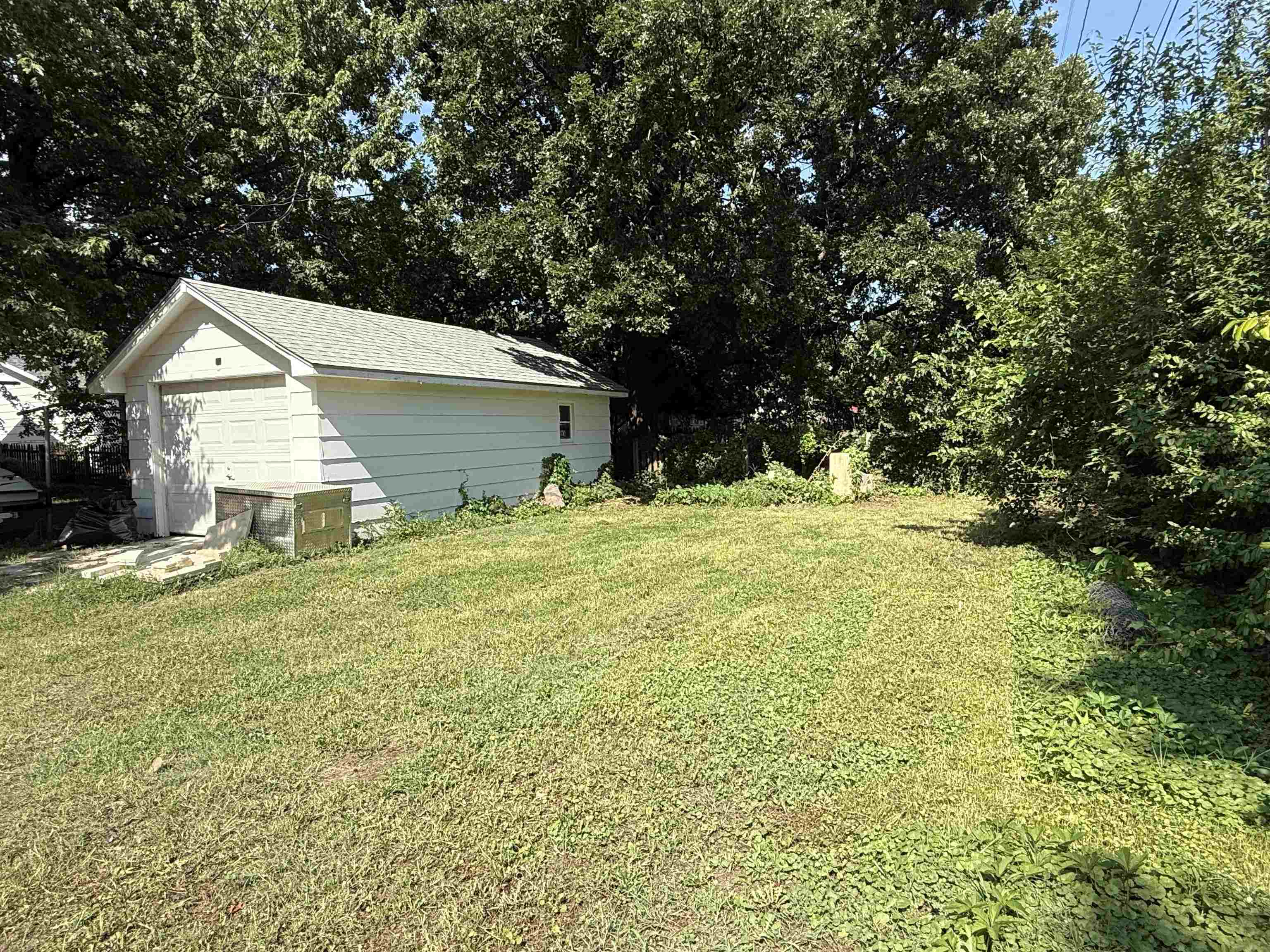1319 E 12th Ave, Winfield, KS 67156