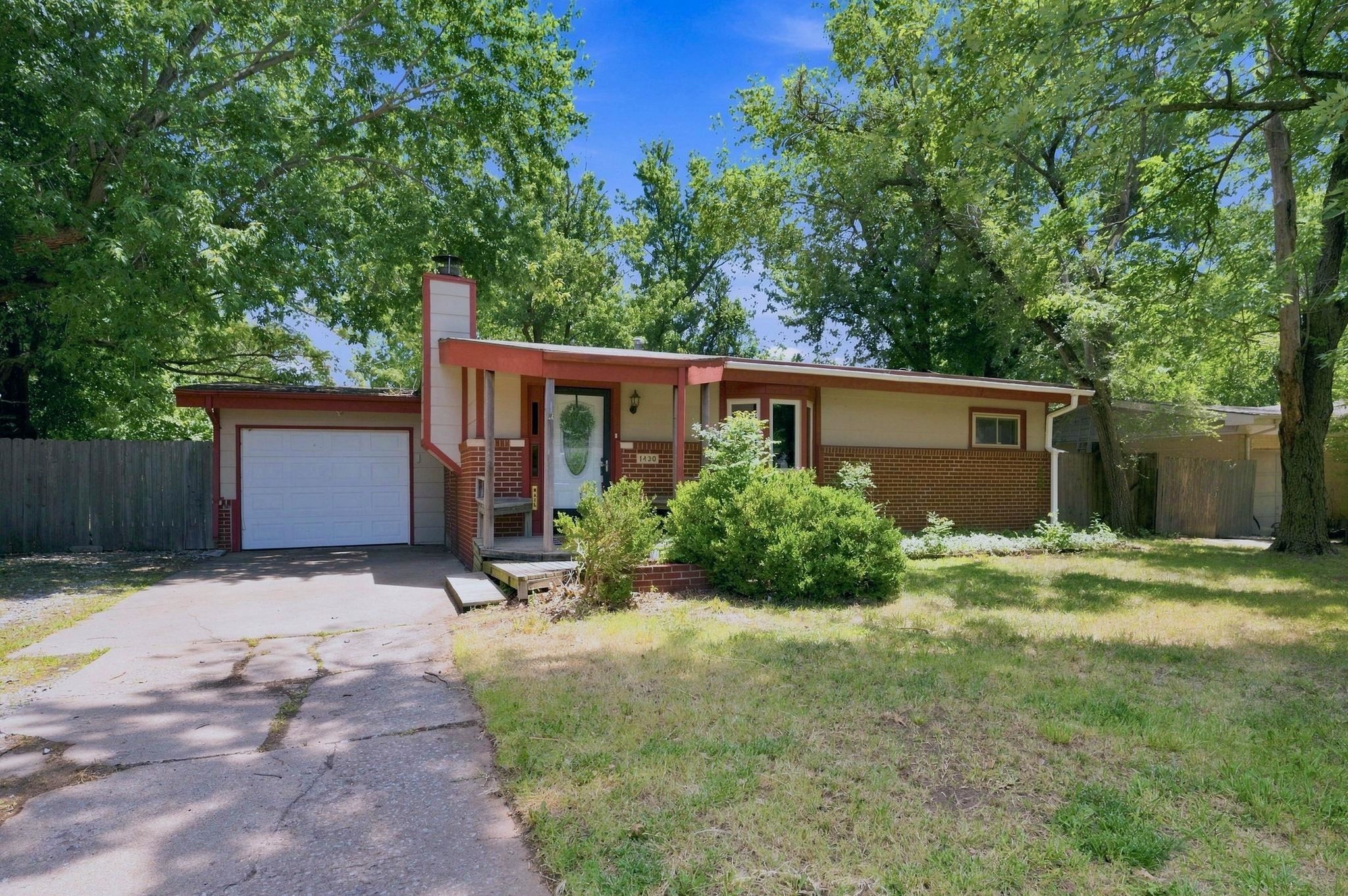 1430 N Prairie Ln, Derby, KS 67037