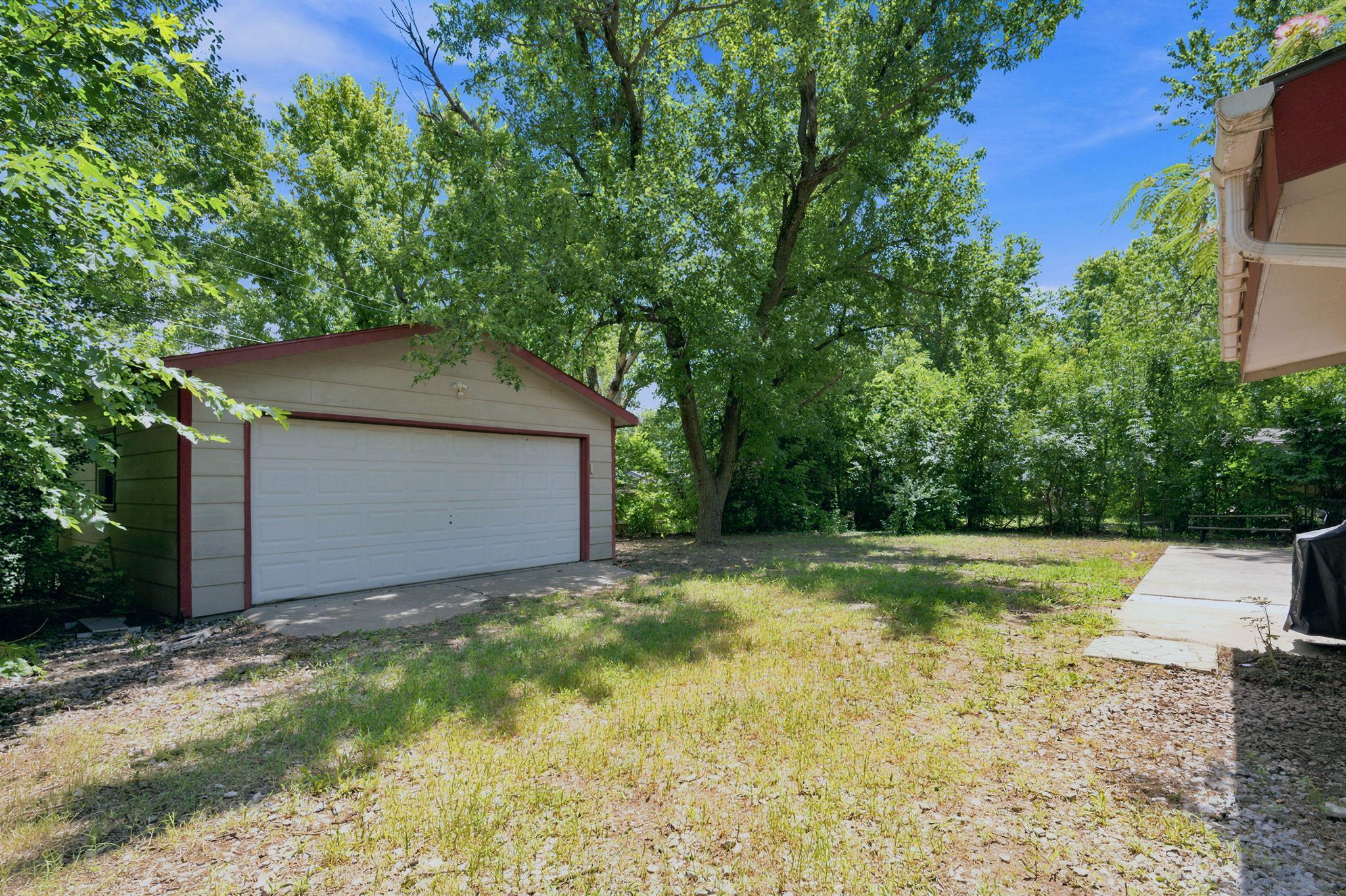 1430 N Prairie Ln, Derby, KS 67037