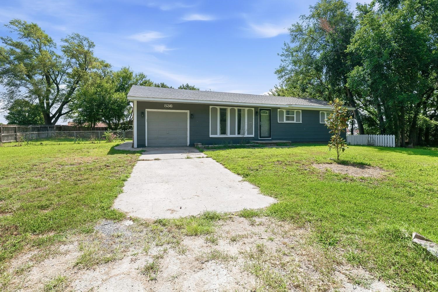 836 Opal, Maize, KS 67101
