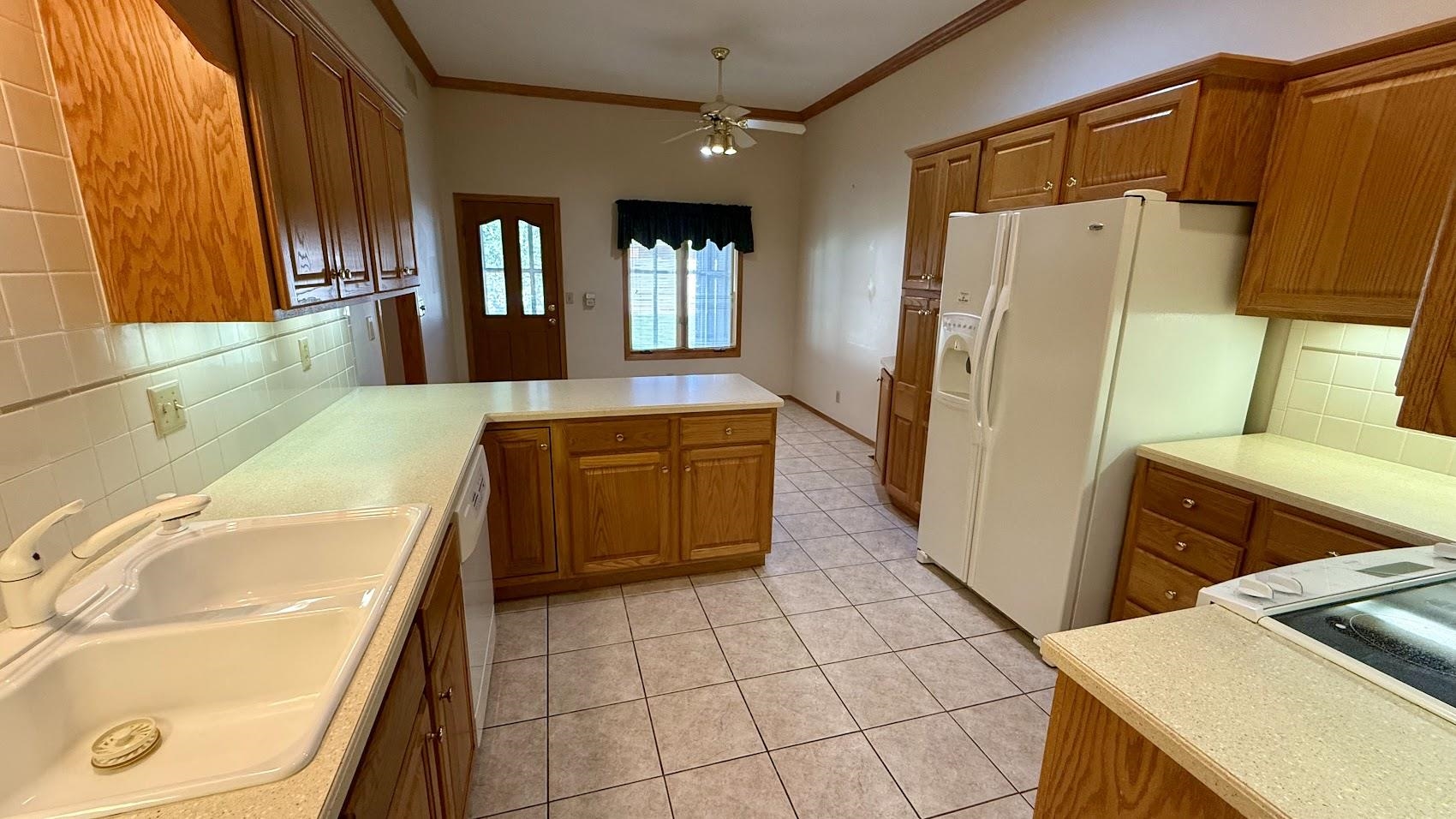 1770 N Country Club Rd #9, El Dorado, KS 67042