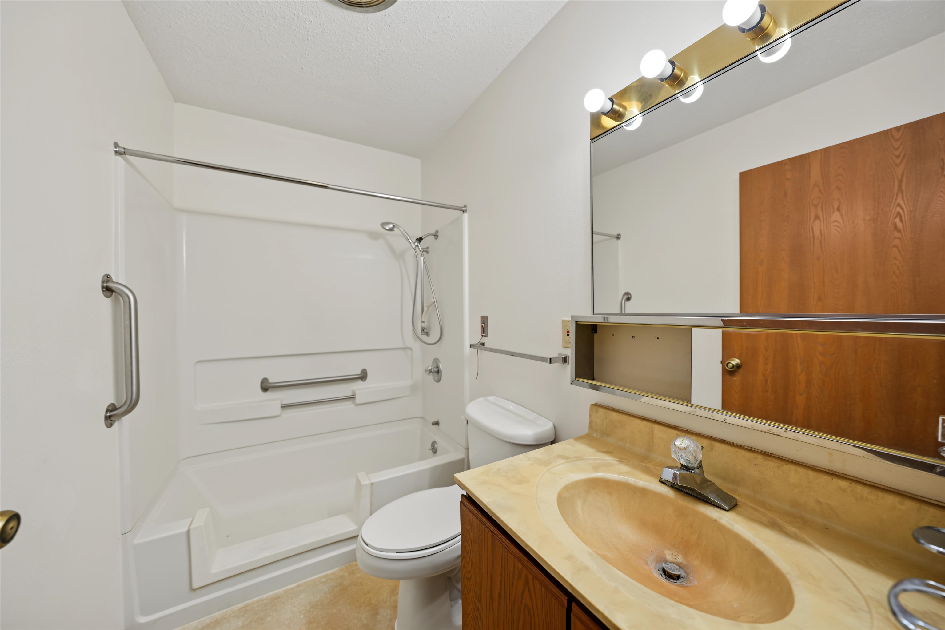 115 S Lincoln St, Marquette, KS 67464