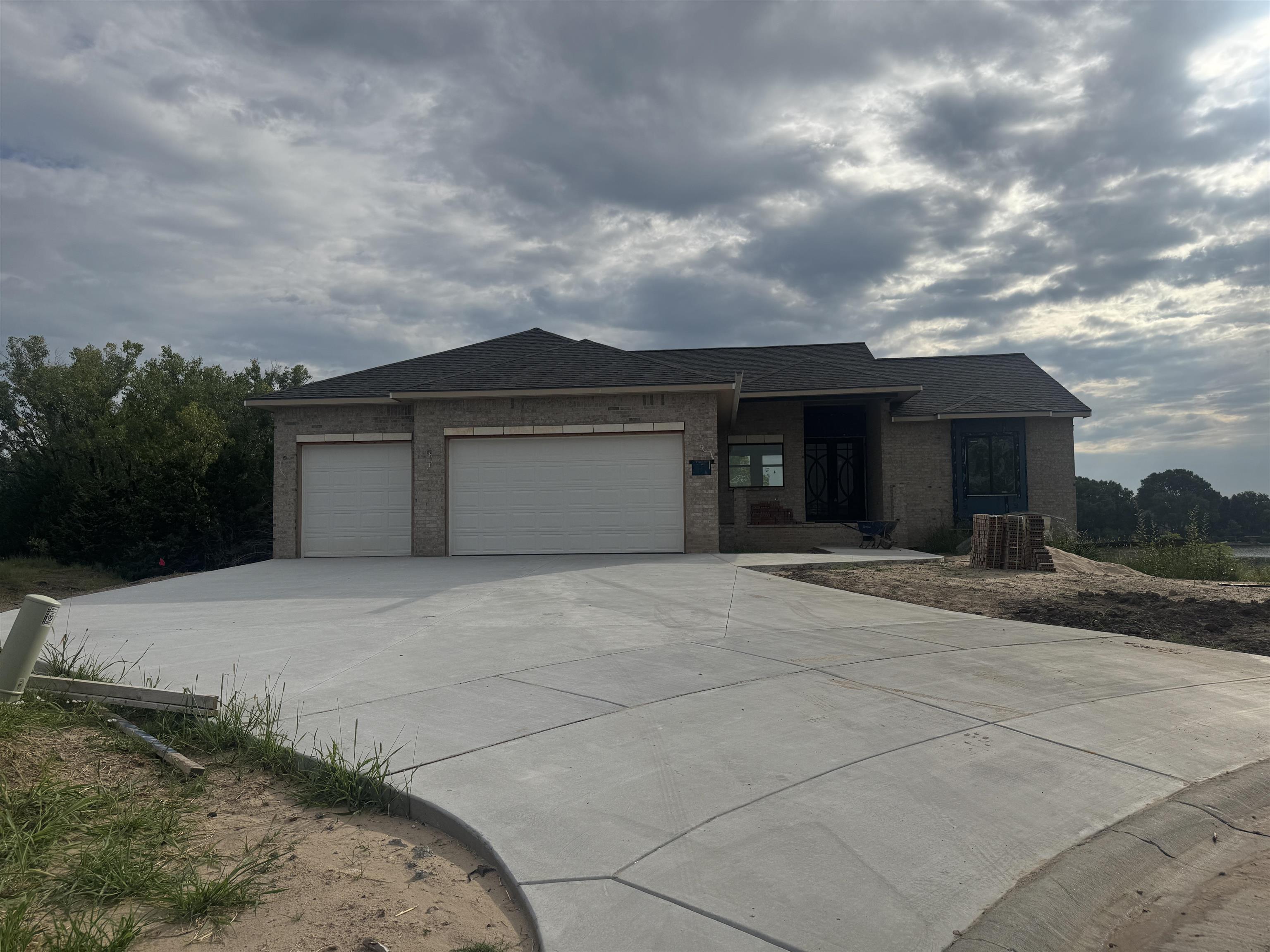 3510 S Bluelake Ct, Wichita, KS 67215