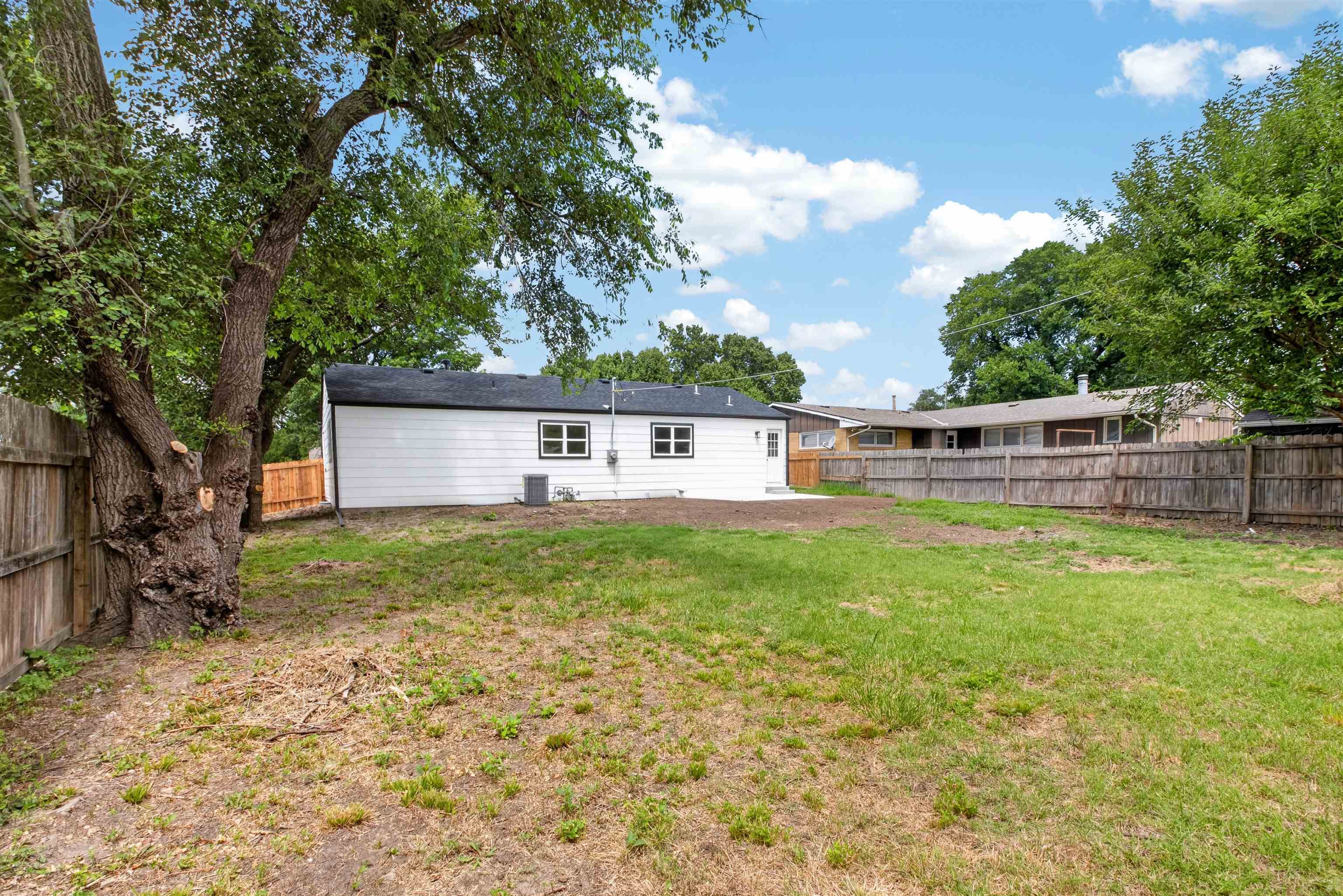 804 Sunset Ln, El Dorado, KS 67042