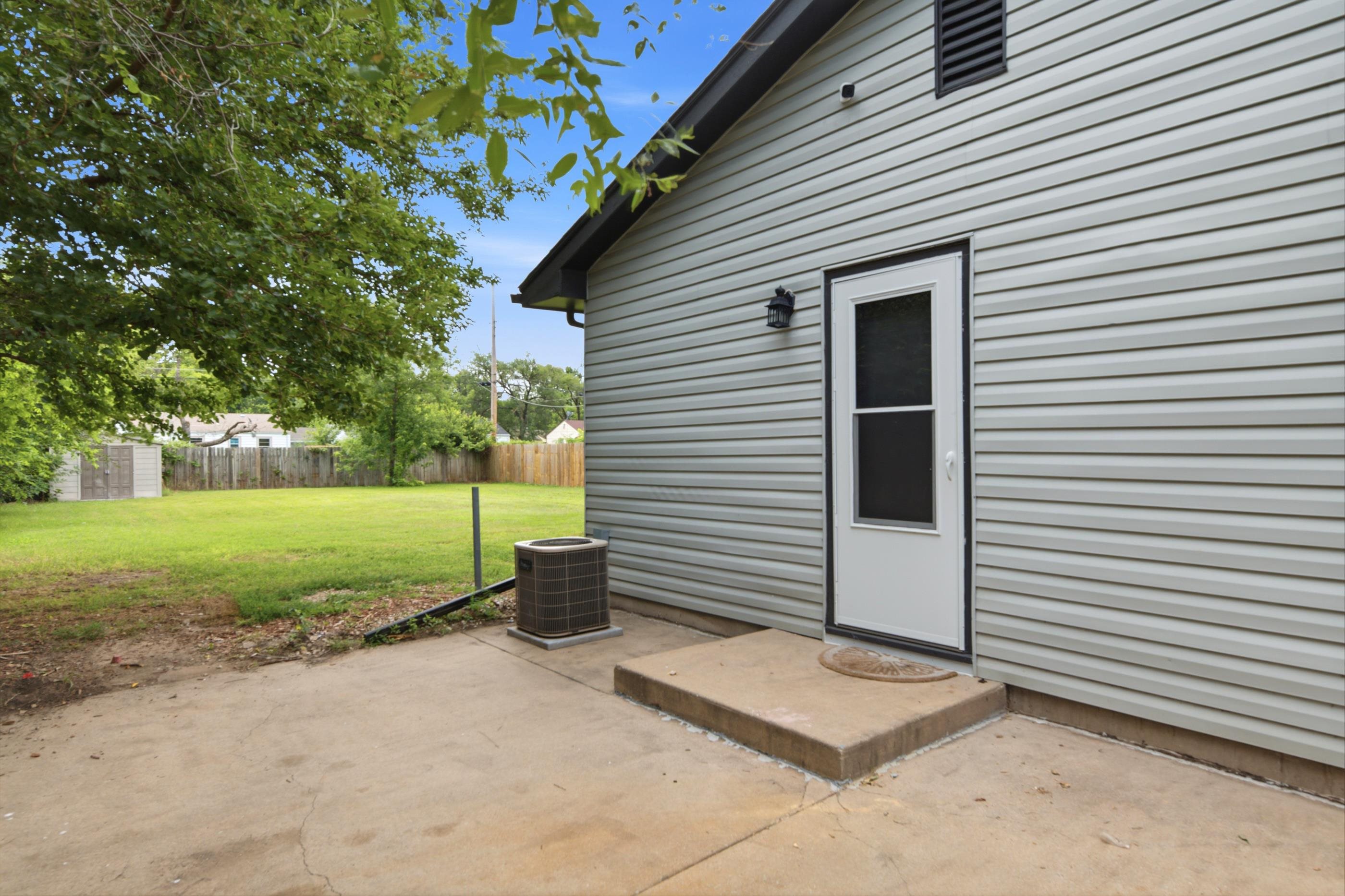 2450 S St Clair Ave, Wichita, KS 67217