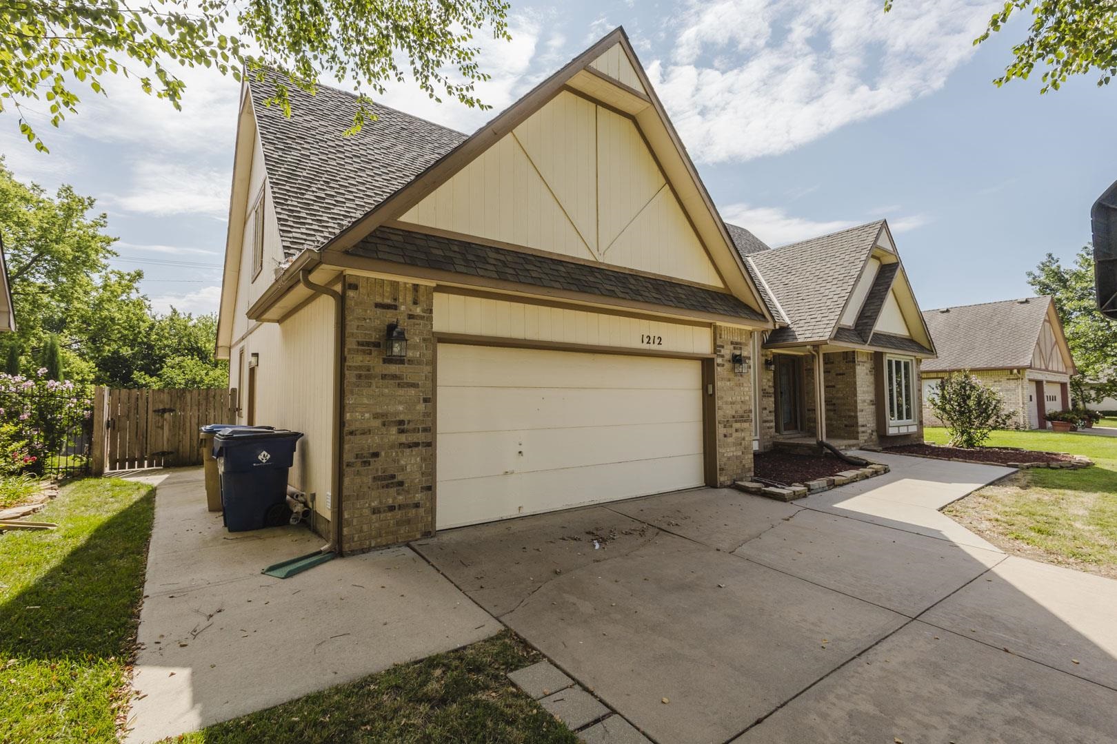 1212 N Coachhouse Rd, Wichita, KS 67235