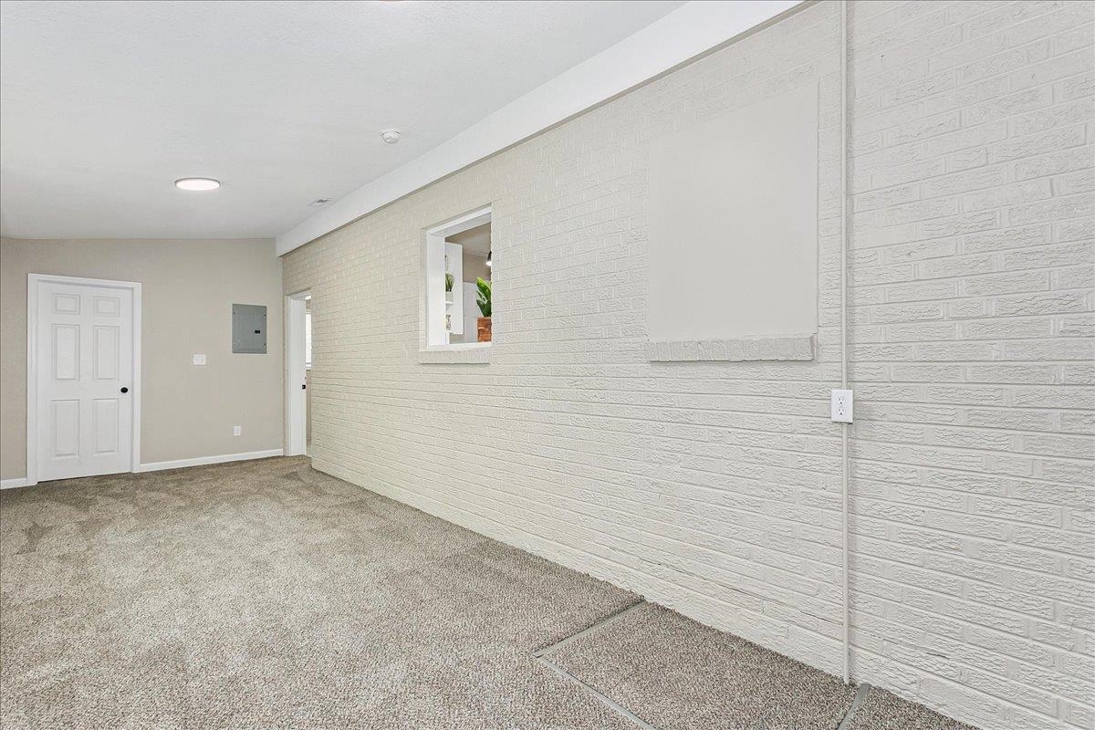 2039 N Woodland Ave, Wichita, KS 67203